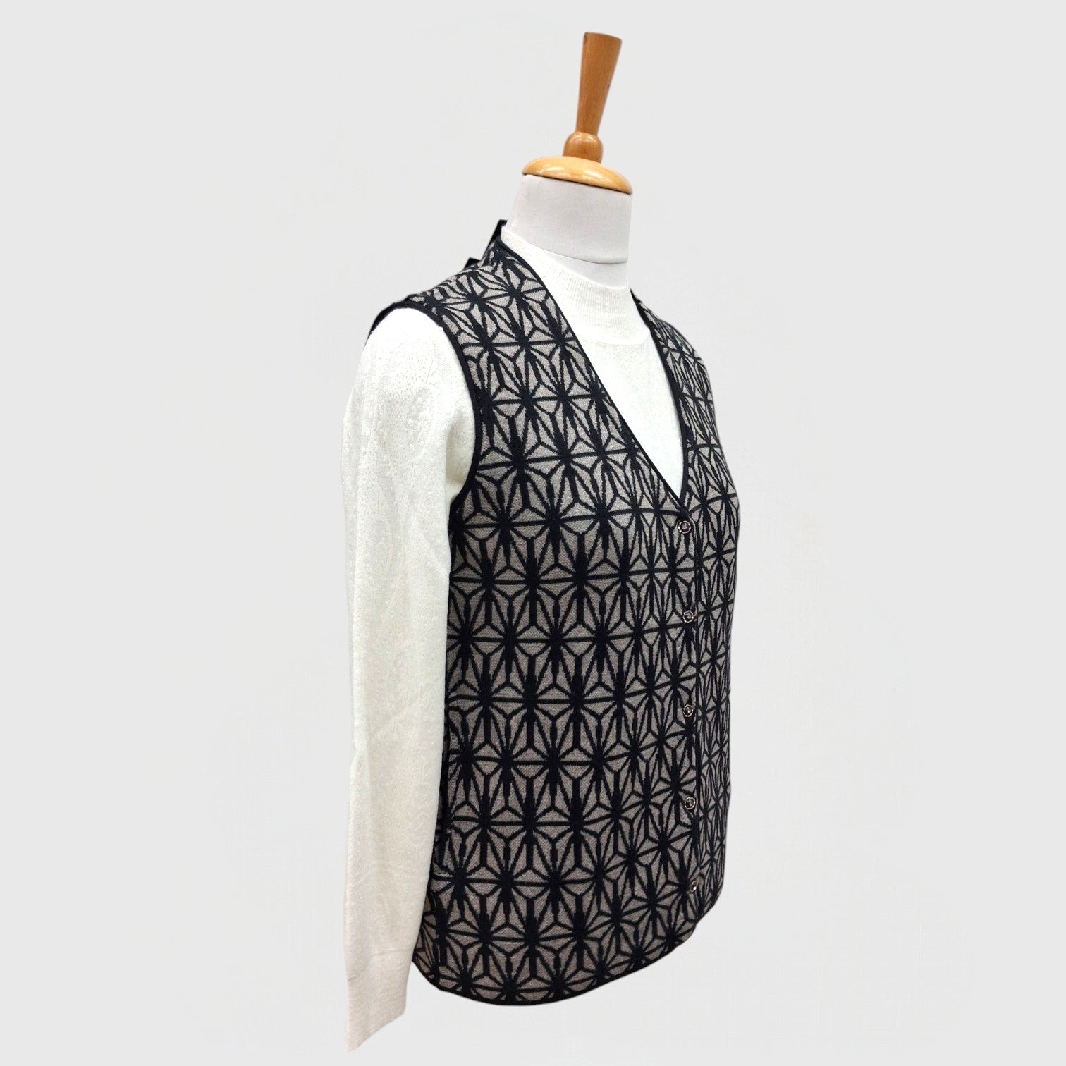 WOMEN'S SLEEVELESS CARDIGAN