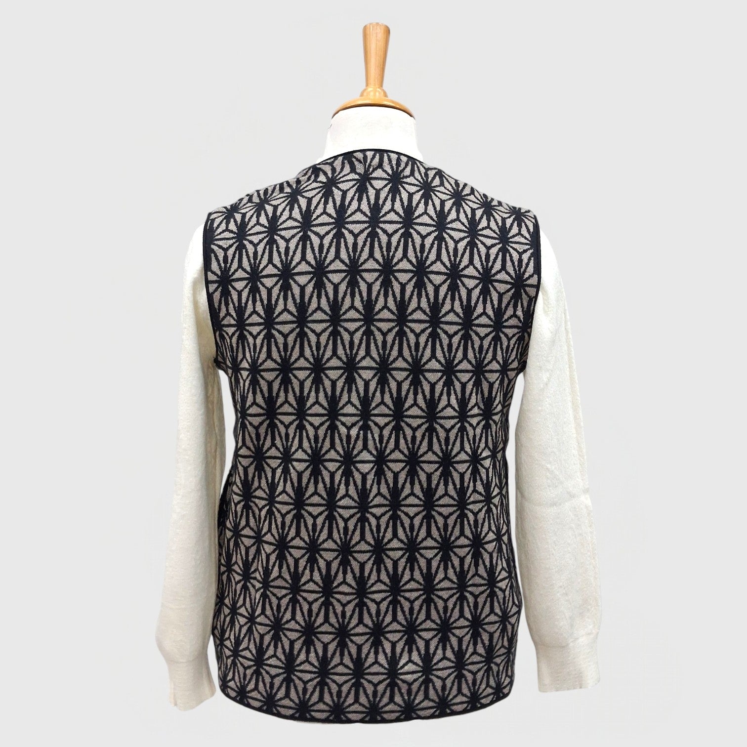 WOMEN'S SLEEVELESS CARDIGAN