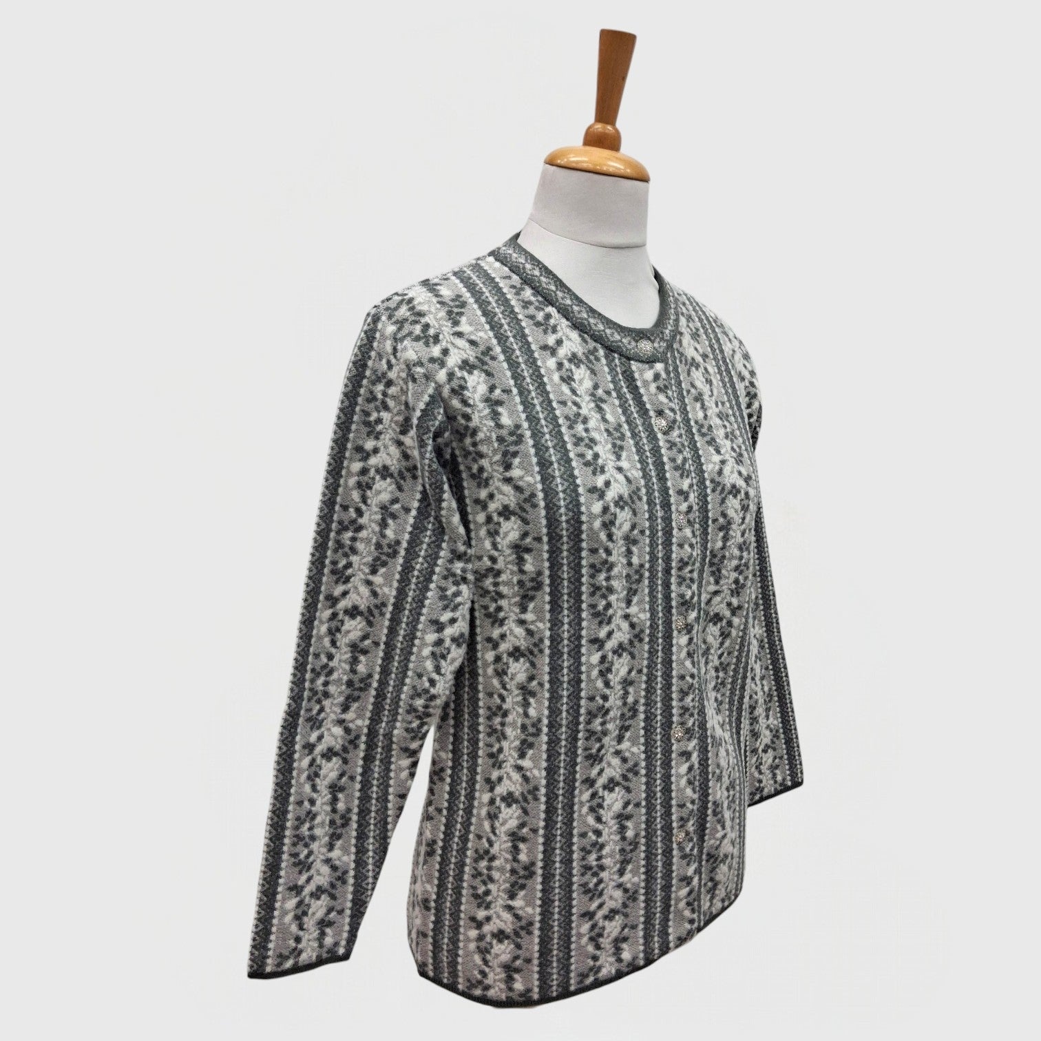 WOMEN'S R NECK CARDIGAN