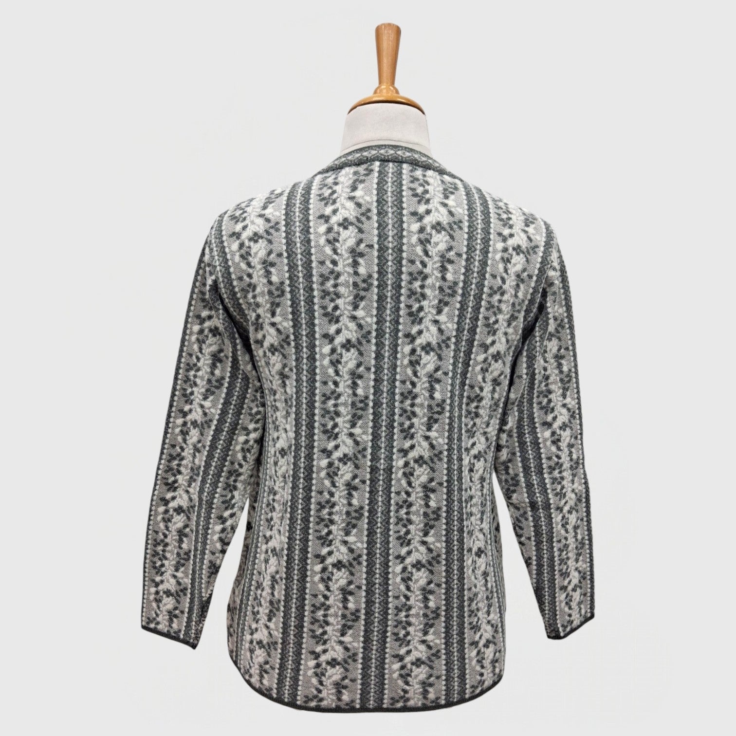 WOMEN'S R NECK CARDIGAN