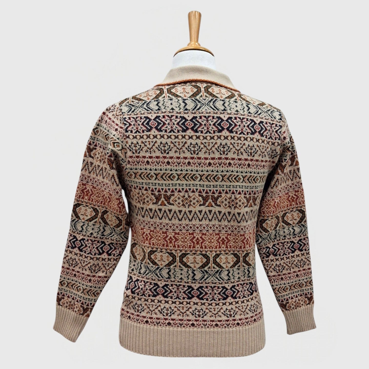 WOMEN PULLOVER COLLAR WITH BUTTON