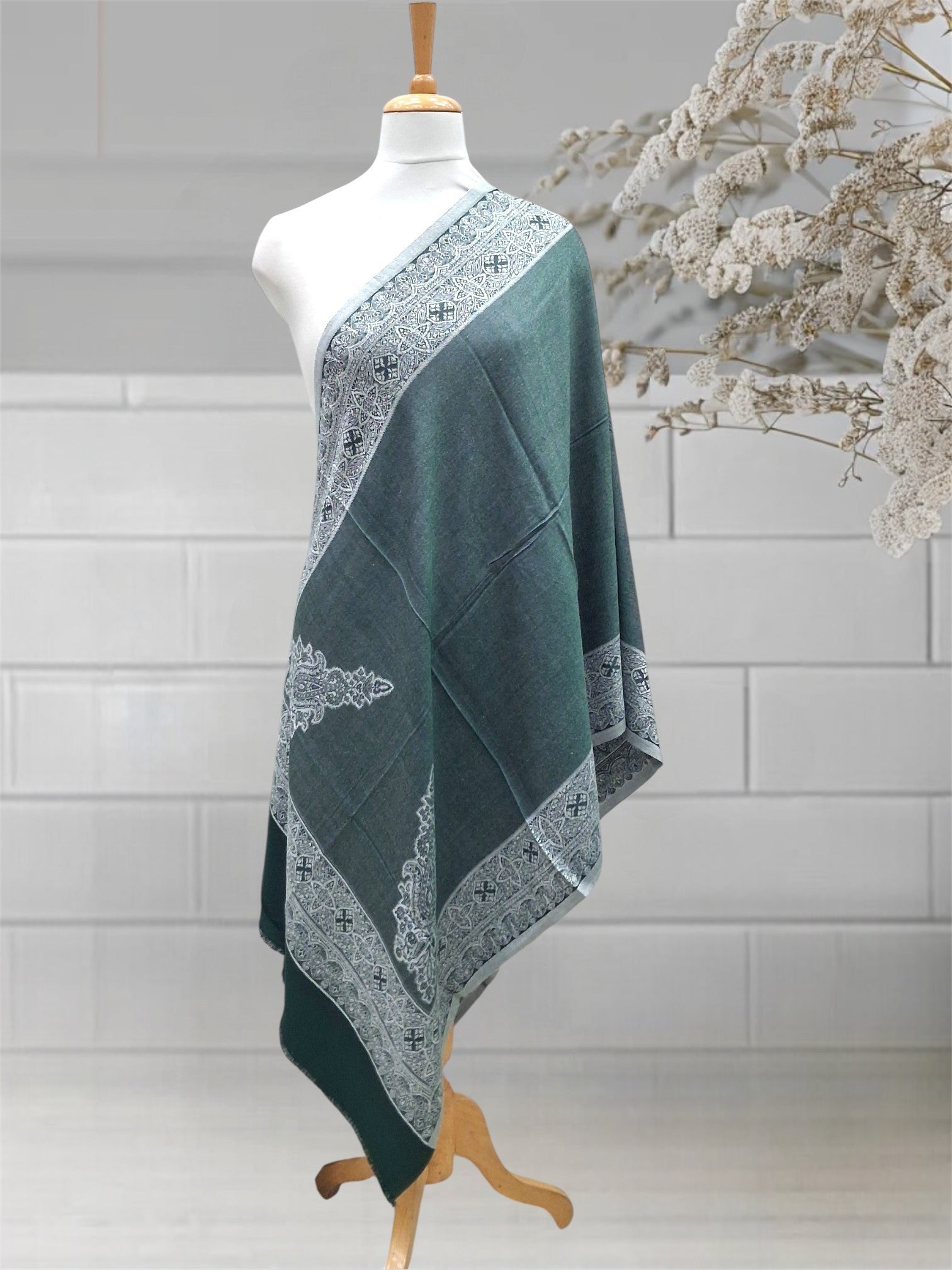 WOMEN'S WOOLEN STOLE