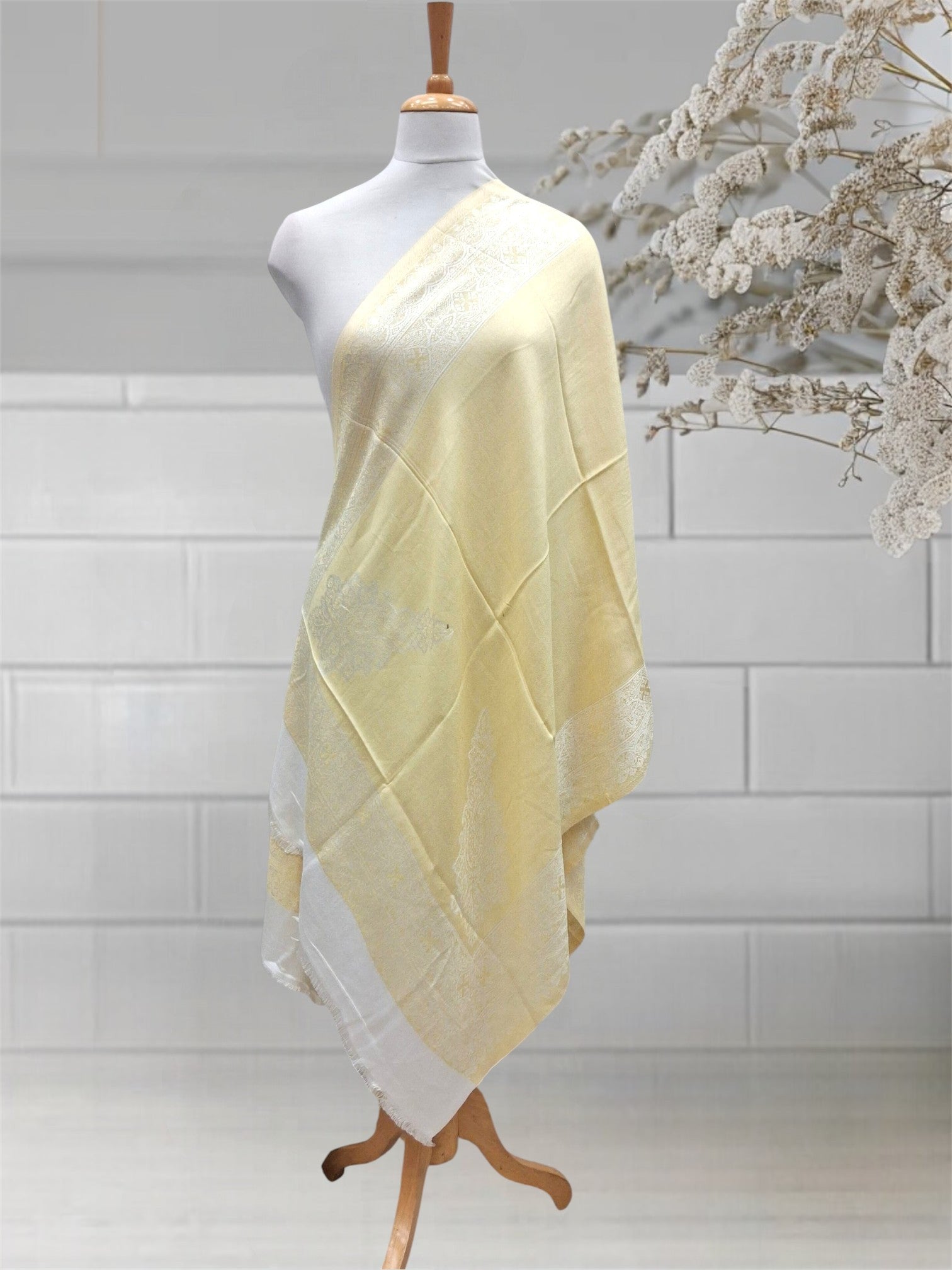 WOMEN'S WOOLEN STOLE