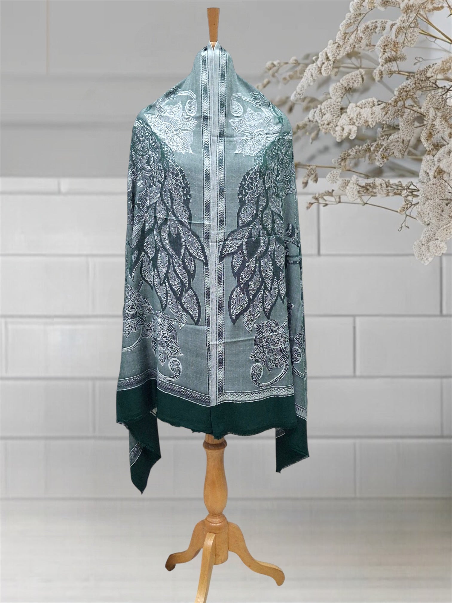 WOMEN'S WOOLEN STOLE