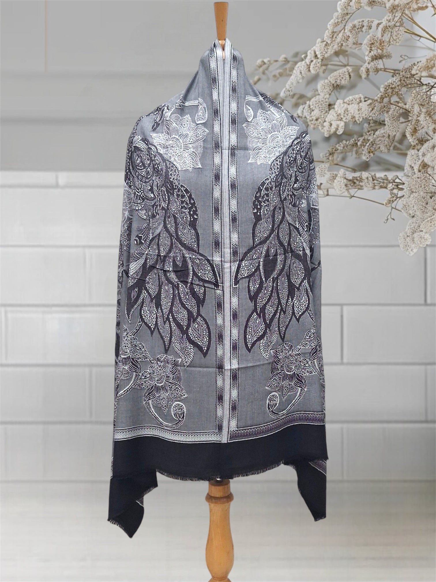 WOMEN'S WOOLEN STOLE