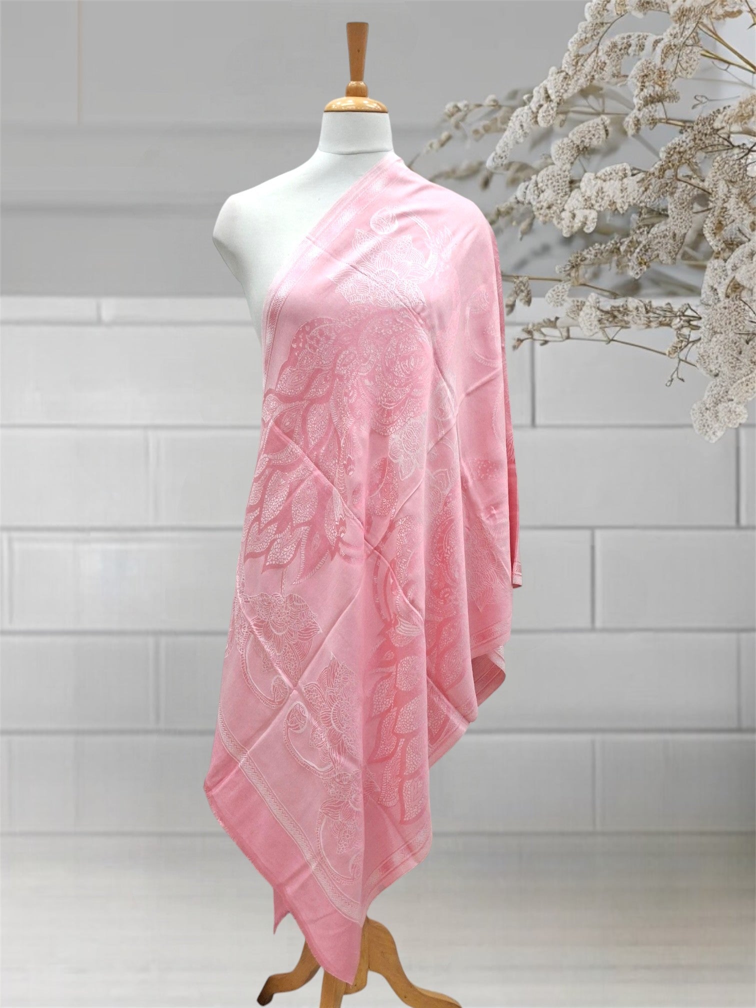 WOMEN'S WOOLEN STOLE