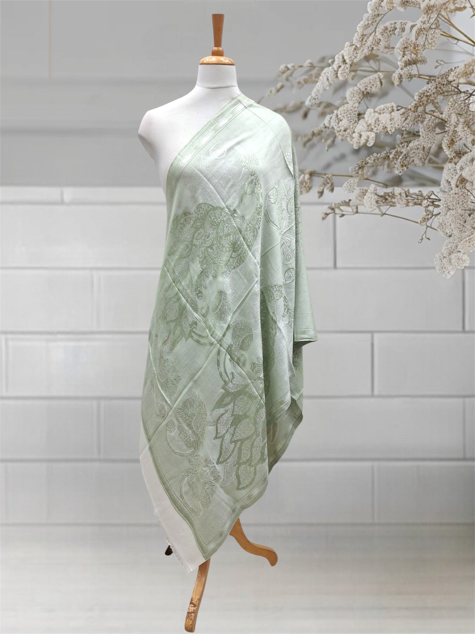 WOMEN'S WOOLEN STOLE