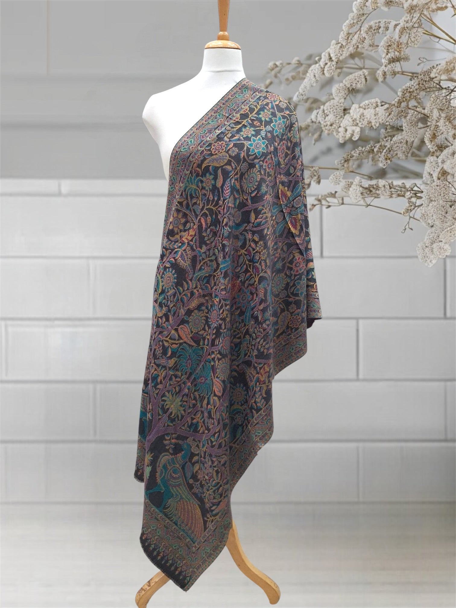 WOMEN'S WOOLEN STOLE