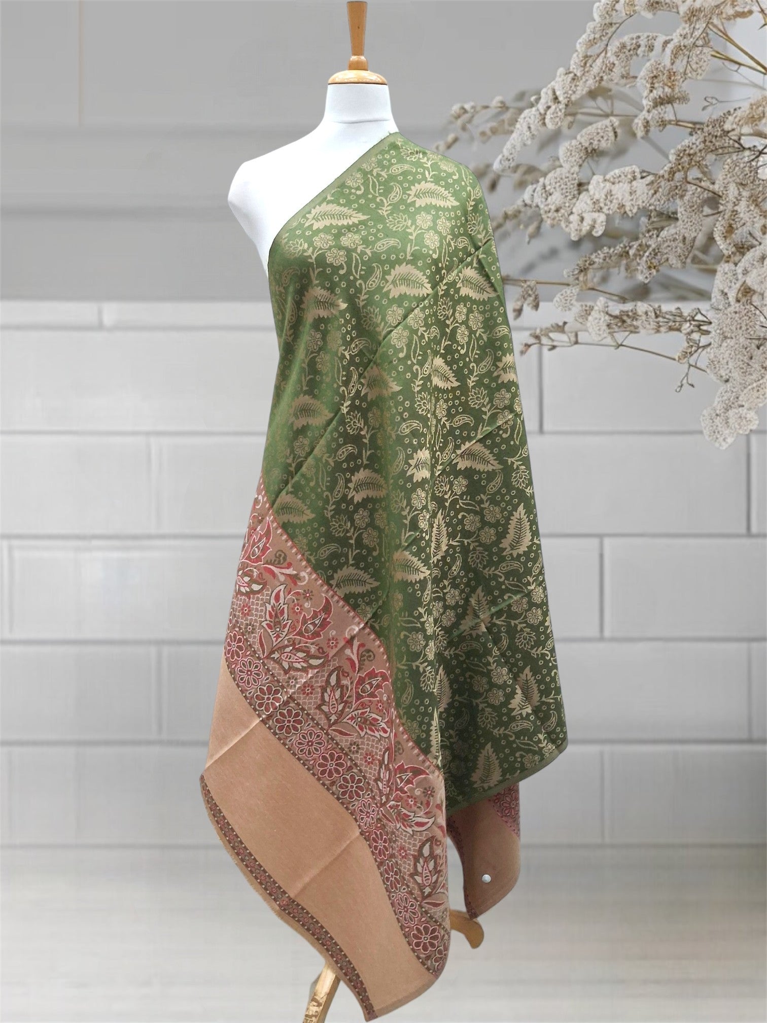 WOMEN'S WOOLEN STOLE