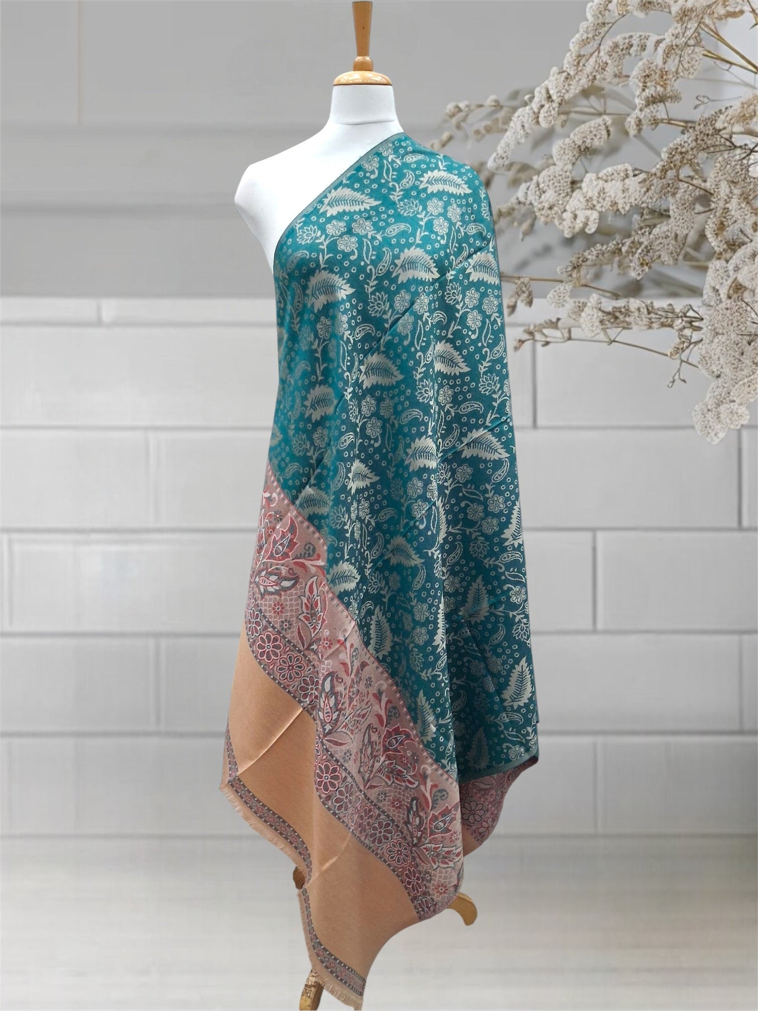 WOMEN'S WOOLEN STOLE