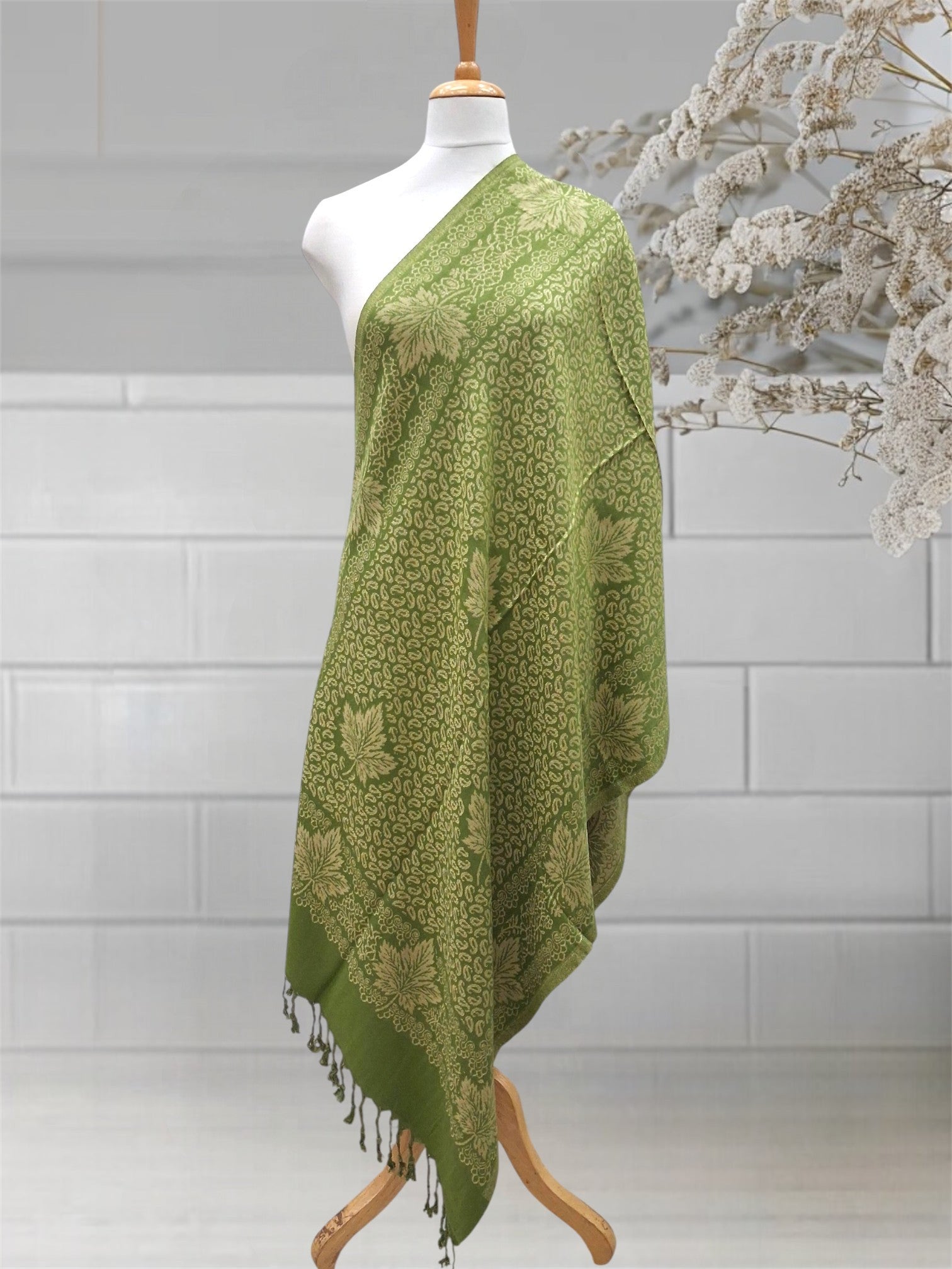 WOMEN'S WOOLEN STOLE