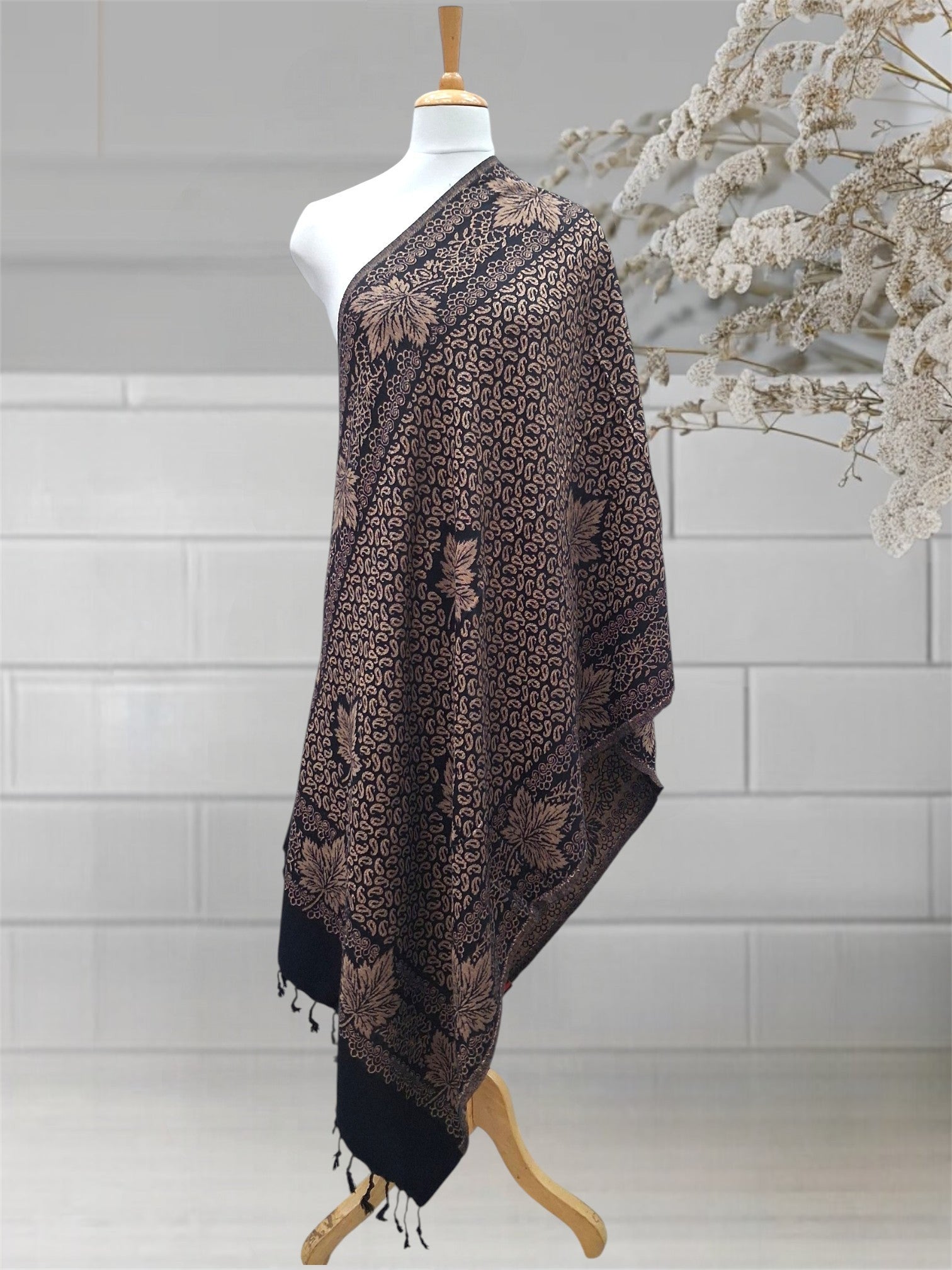WOMEN'S WOOLEN STOLE