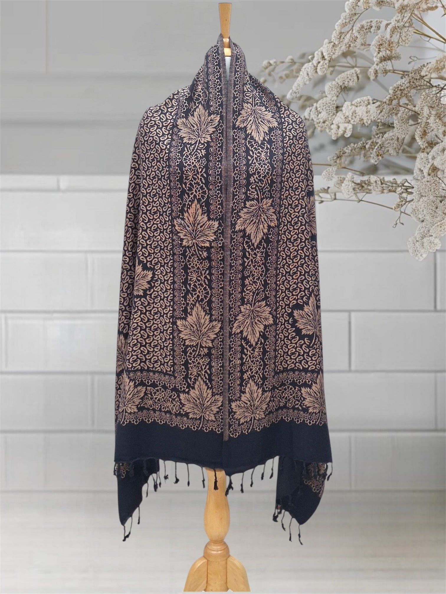 WOMEN'S WOOLEN STOLE