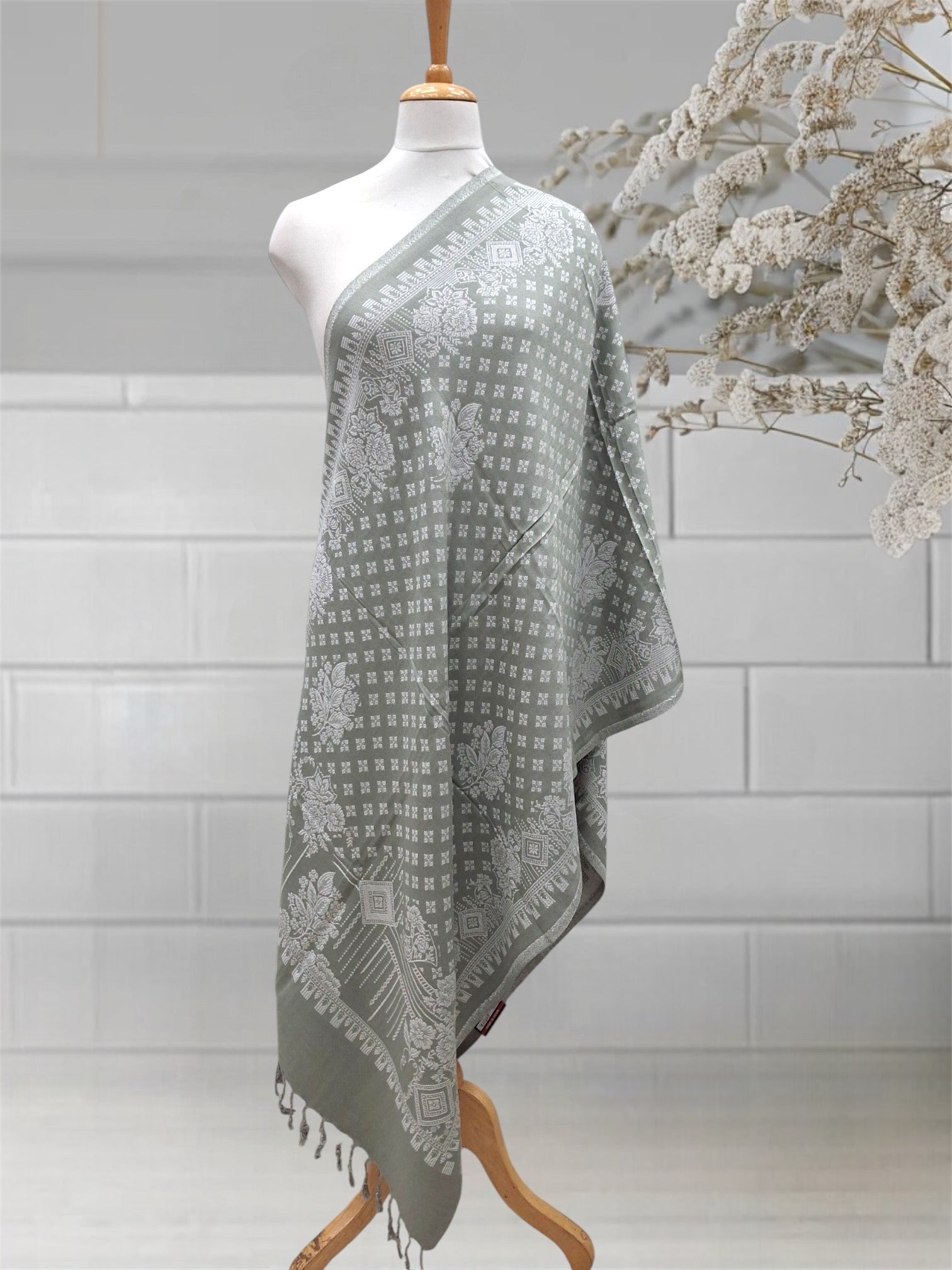 WOMEN'S WOOLEN STOLE