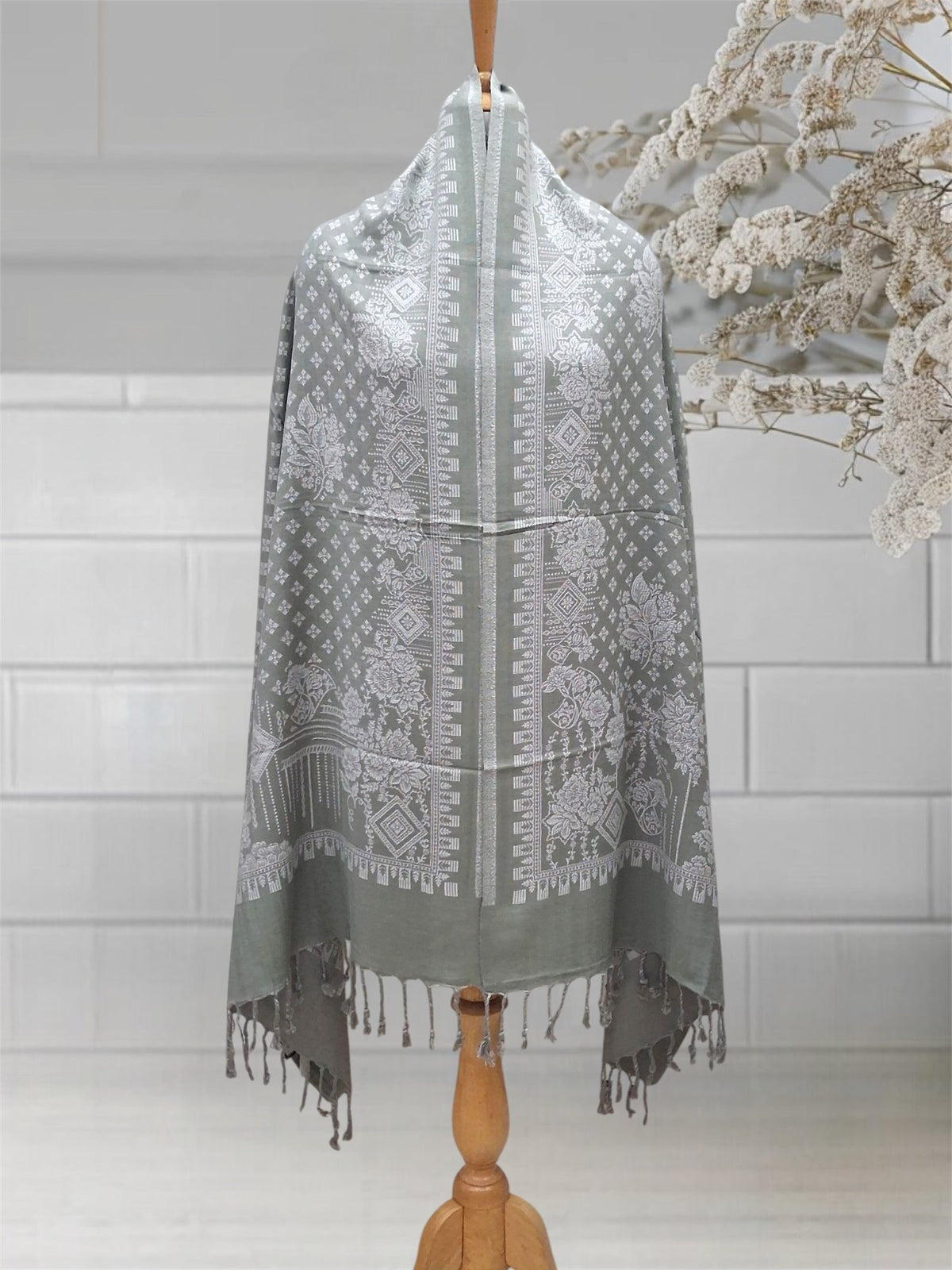 WOMEN'S WOOLEN STOLE