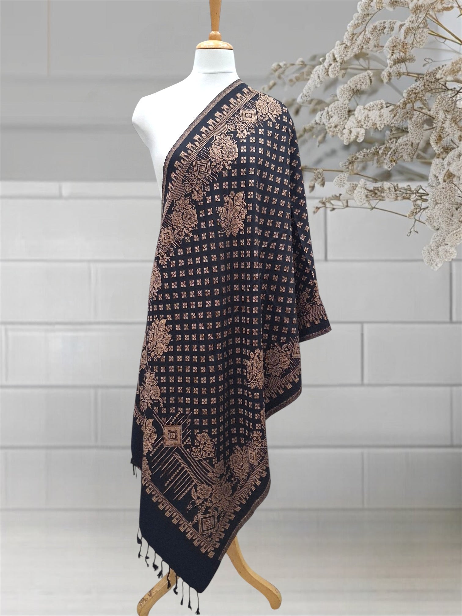 WOMEN'S WOOLEN STOLE
