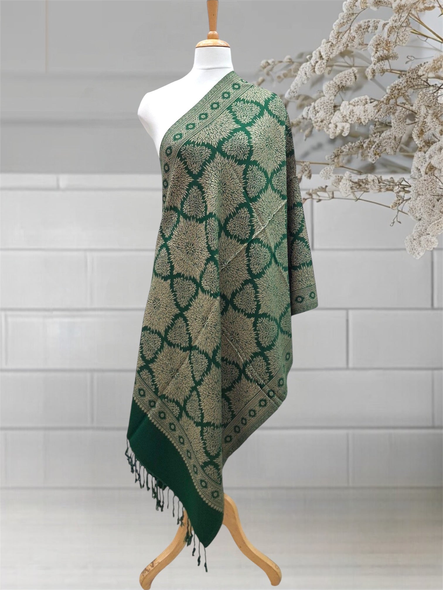 WOMEN'S WOOLEN STOLE