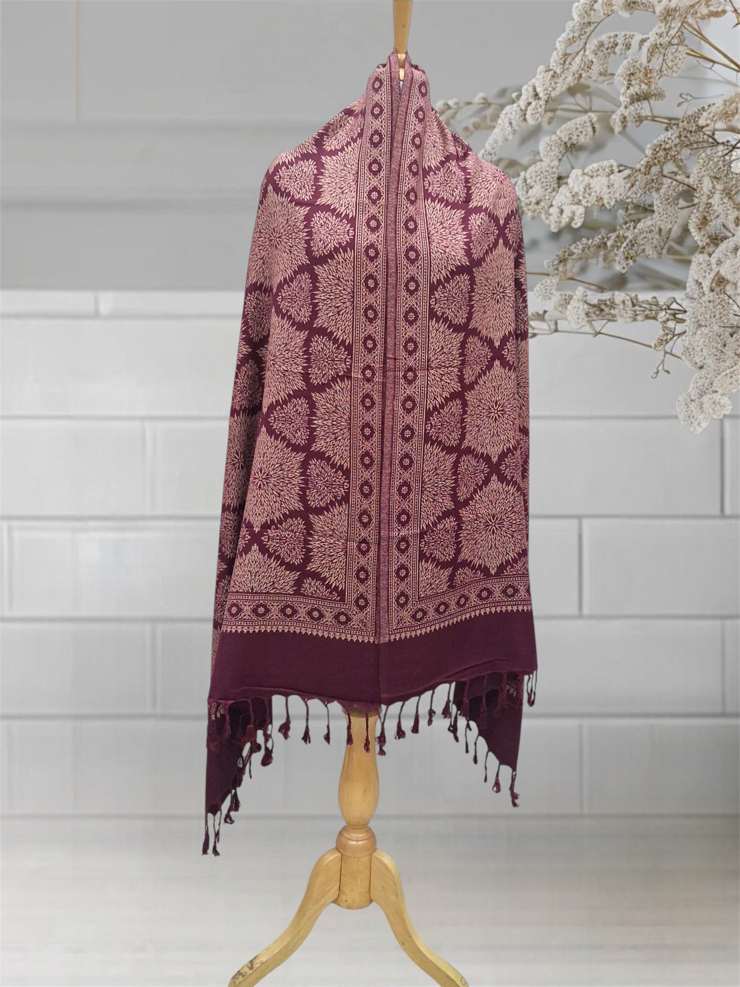 WOMEN'S WOOLEN STOLE