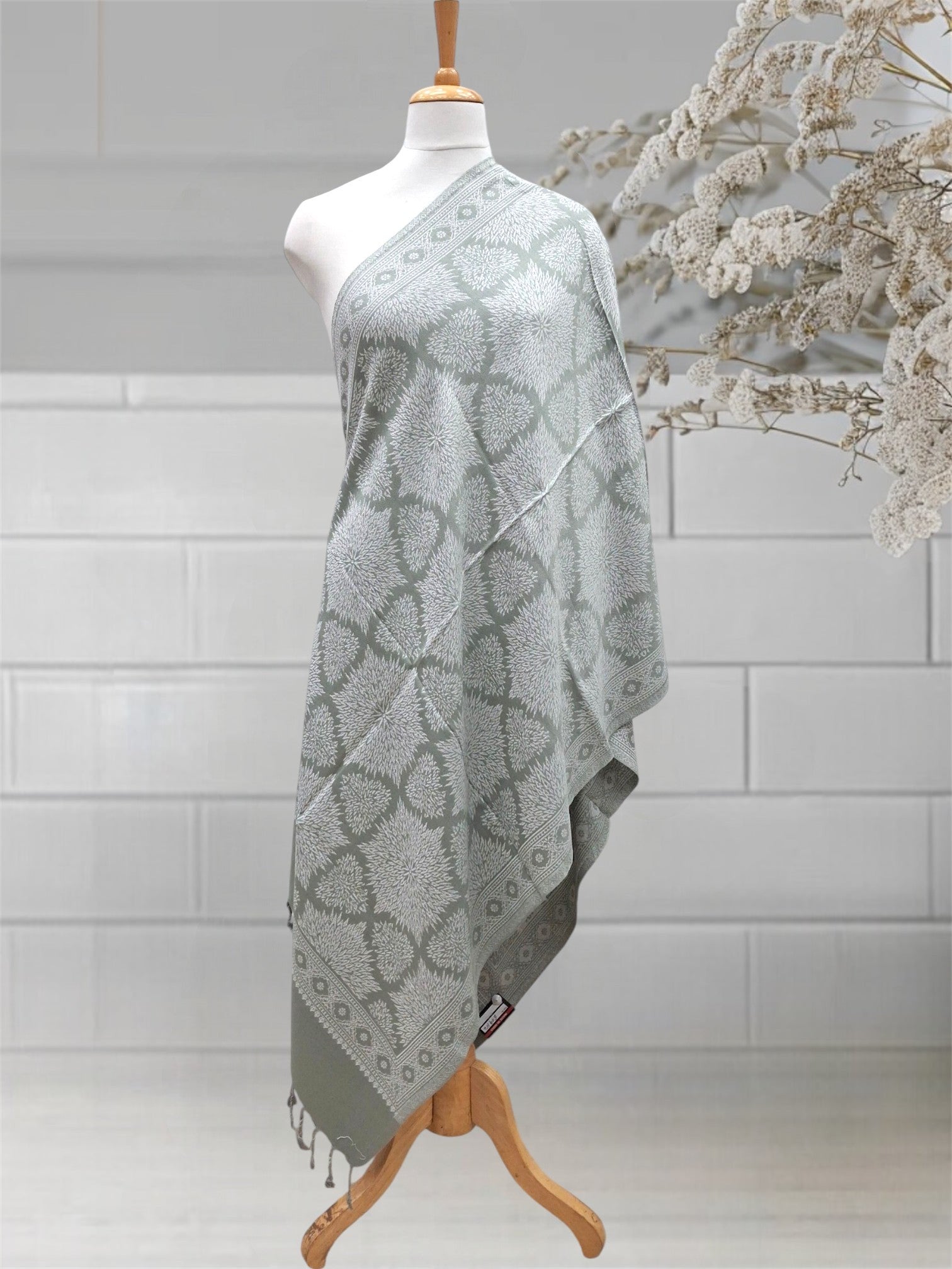 WOMEN'S WOOLEN STOLE