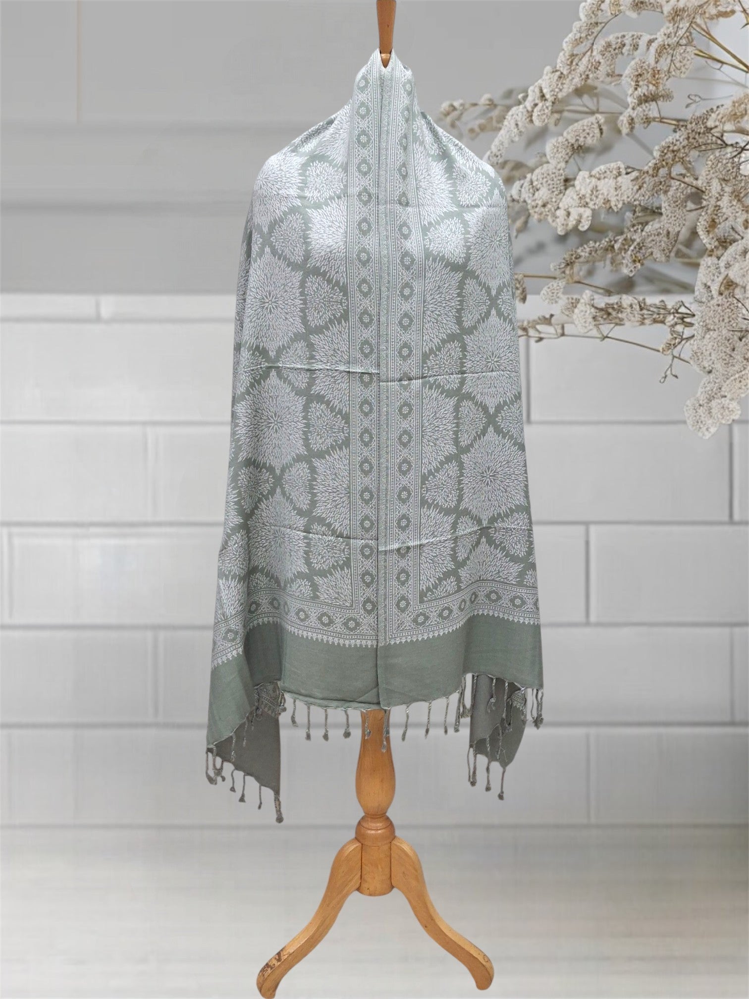 WOMEN'S WOOLEN STOLE
