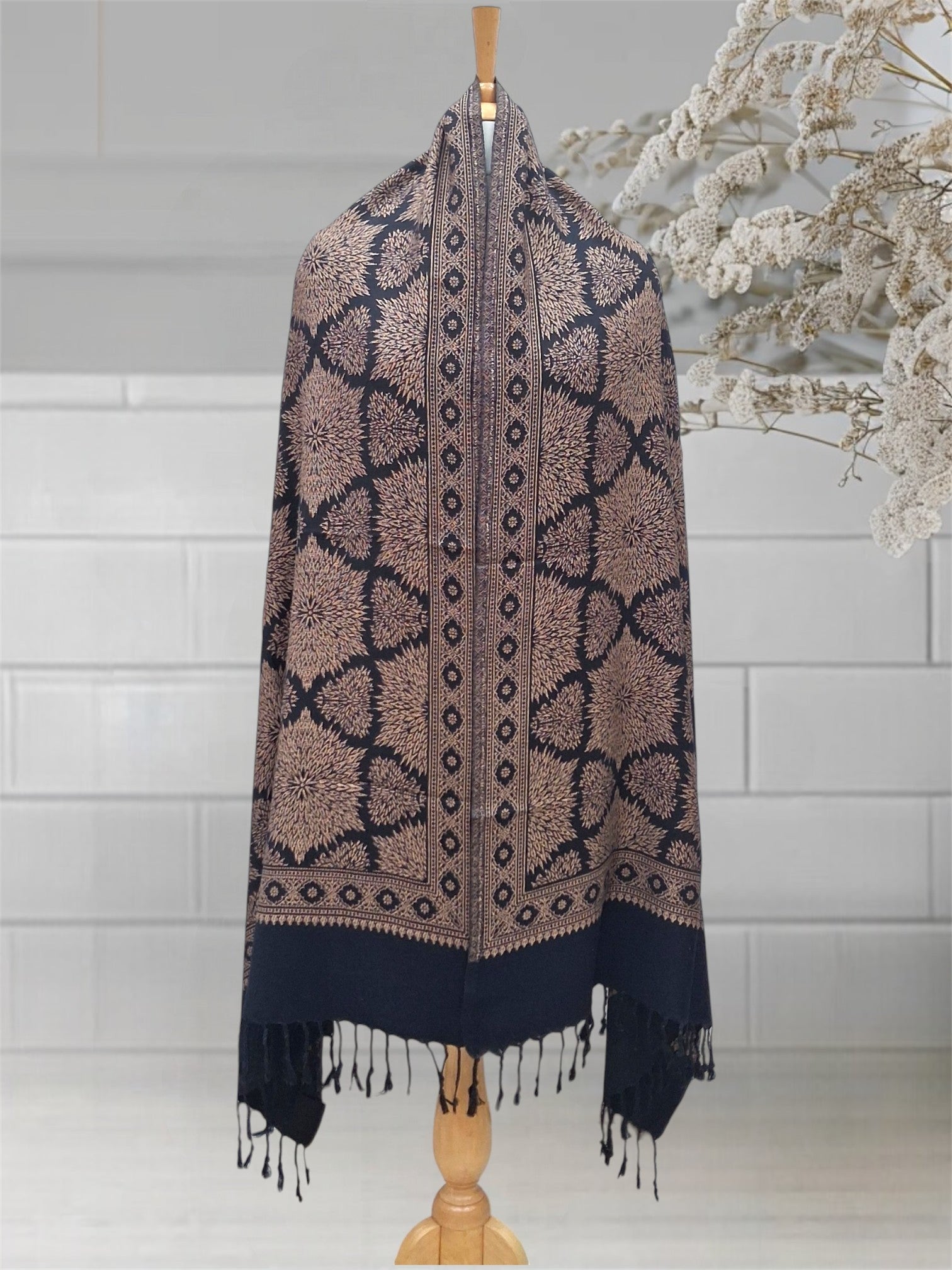 WOMEN'S WOOLEN STOLE