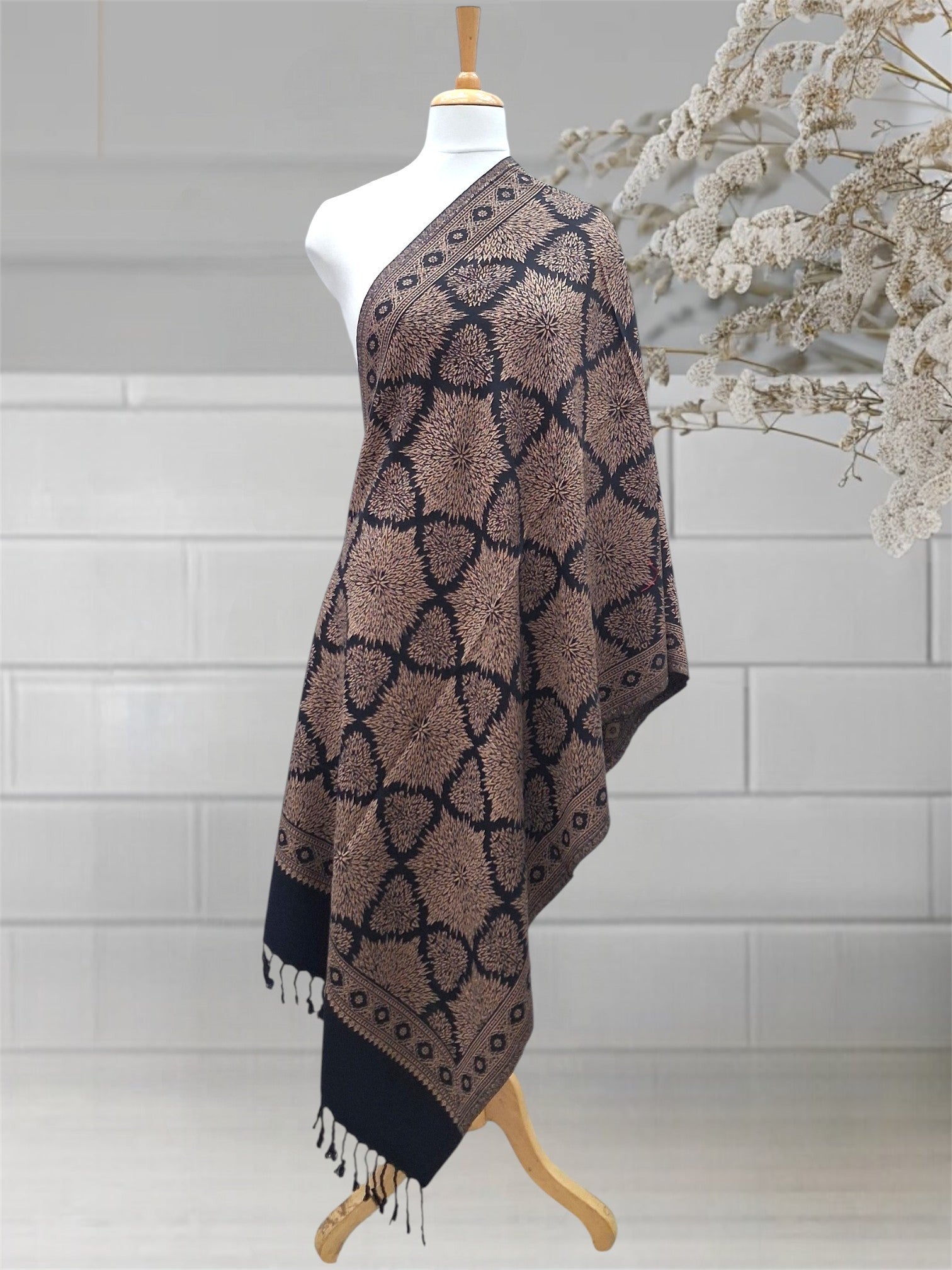 WOMEN'S WOOLEN STOLE