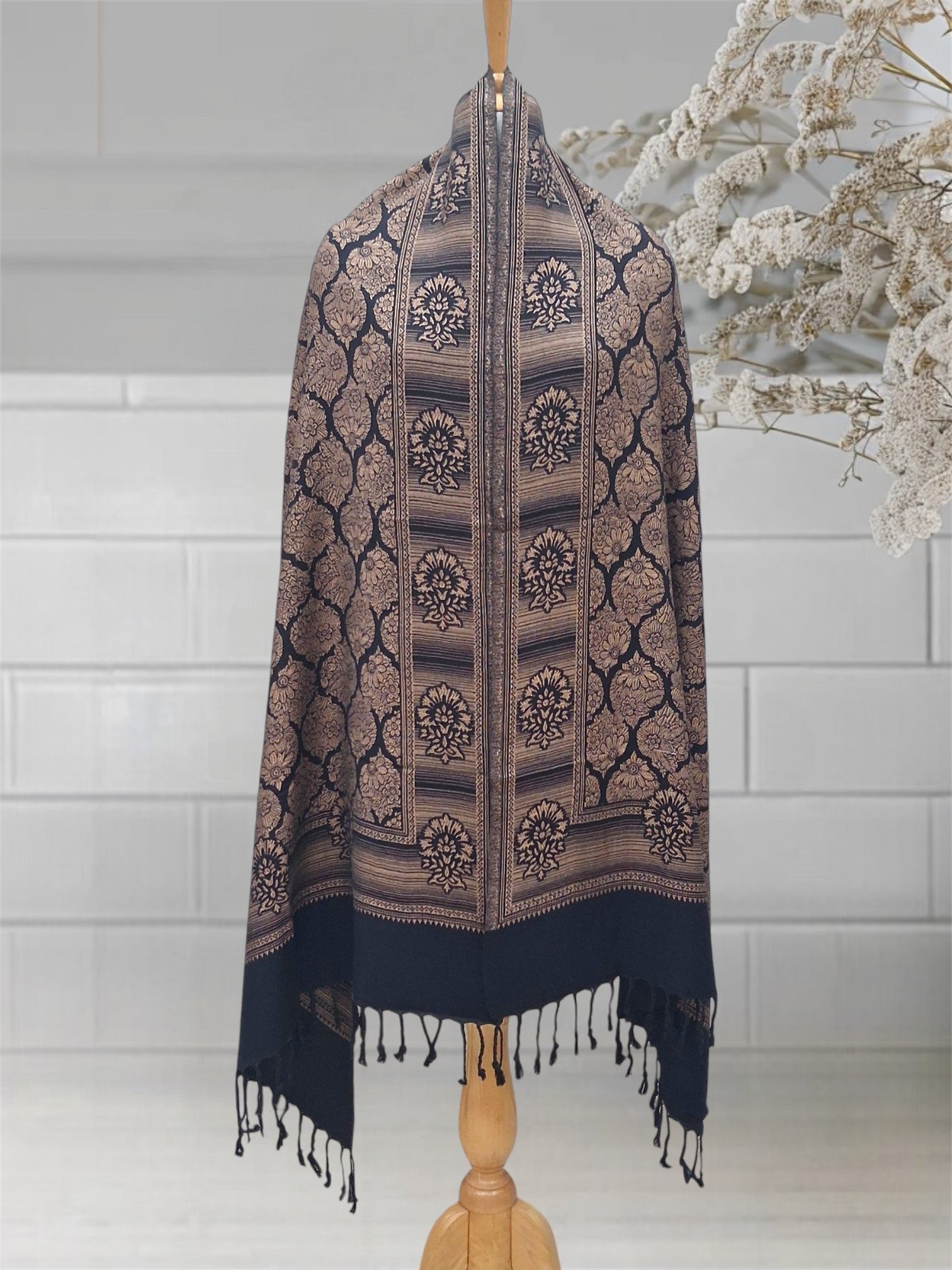 WOMEN'S WOOLEN STOLE