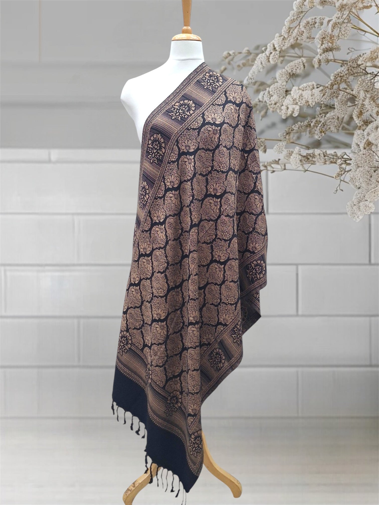 WOMEN'S WOOLEN STOLE