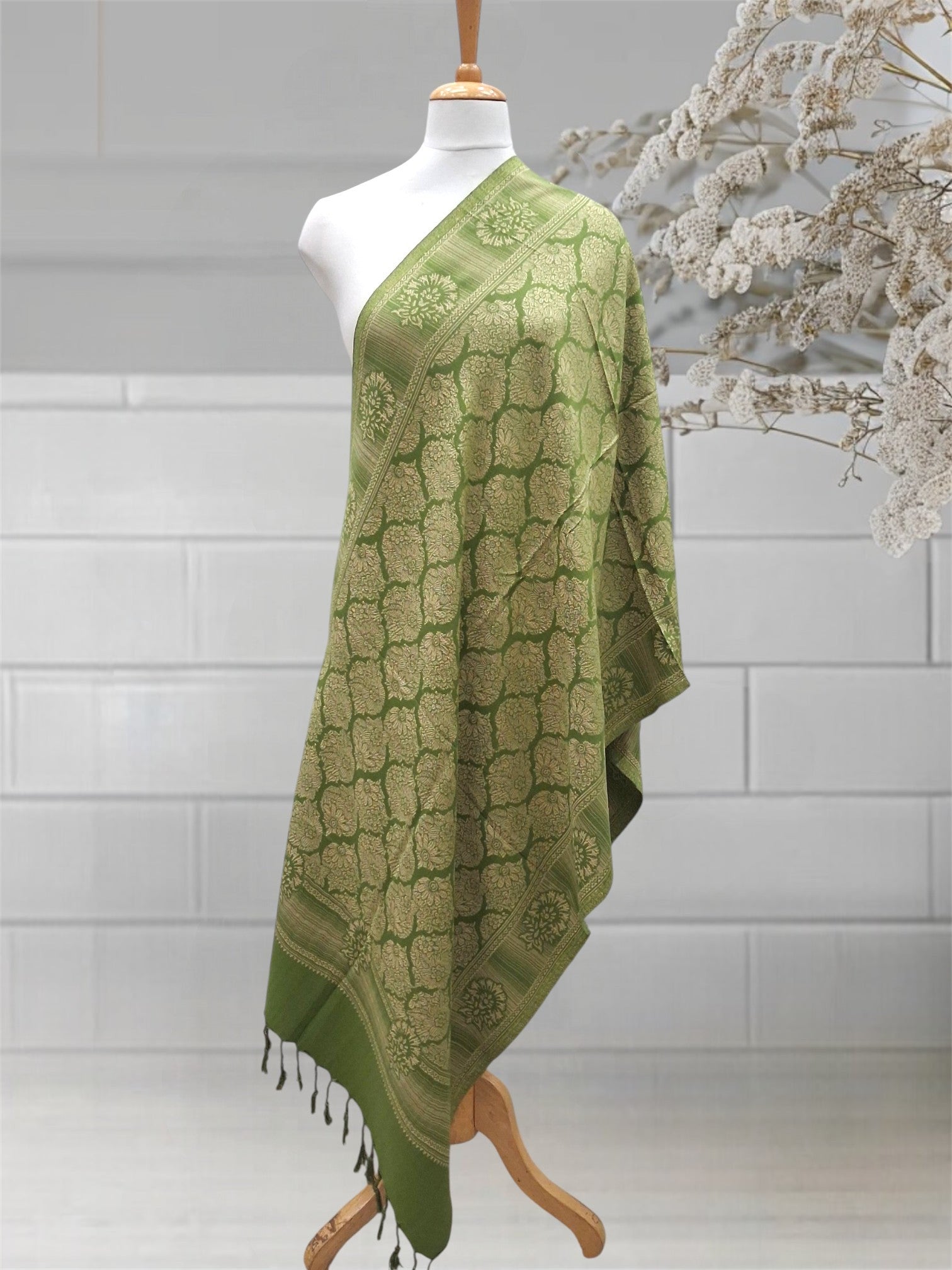 WOMEN'S WOOLEN STOLE