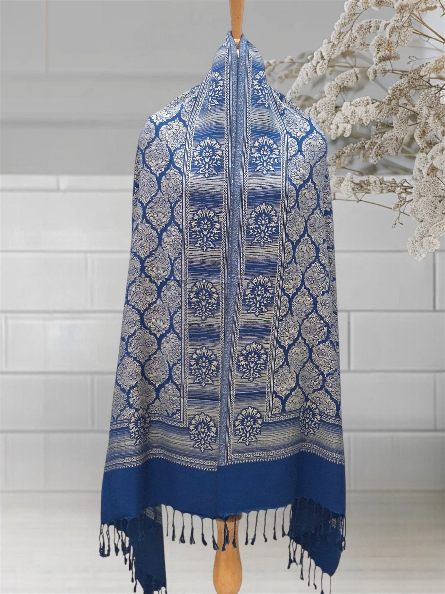 WOMEN'S WOOLEN STOLE