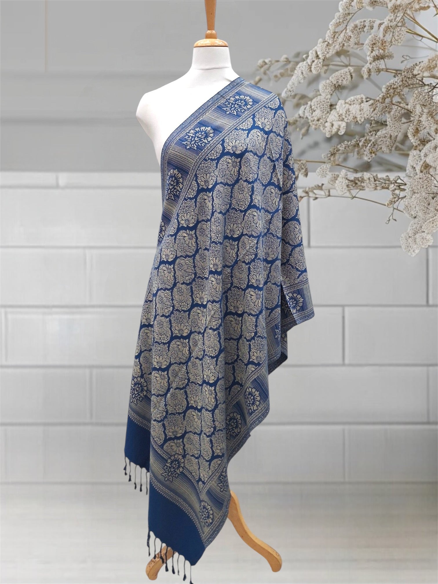 WOMEN'S WOOLEN STOLE