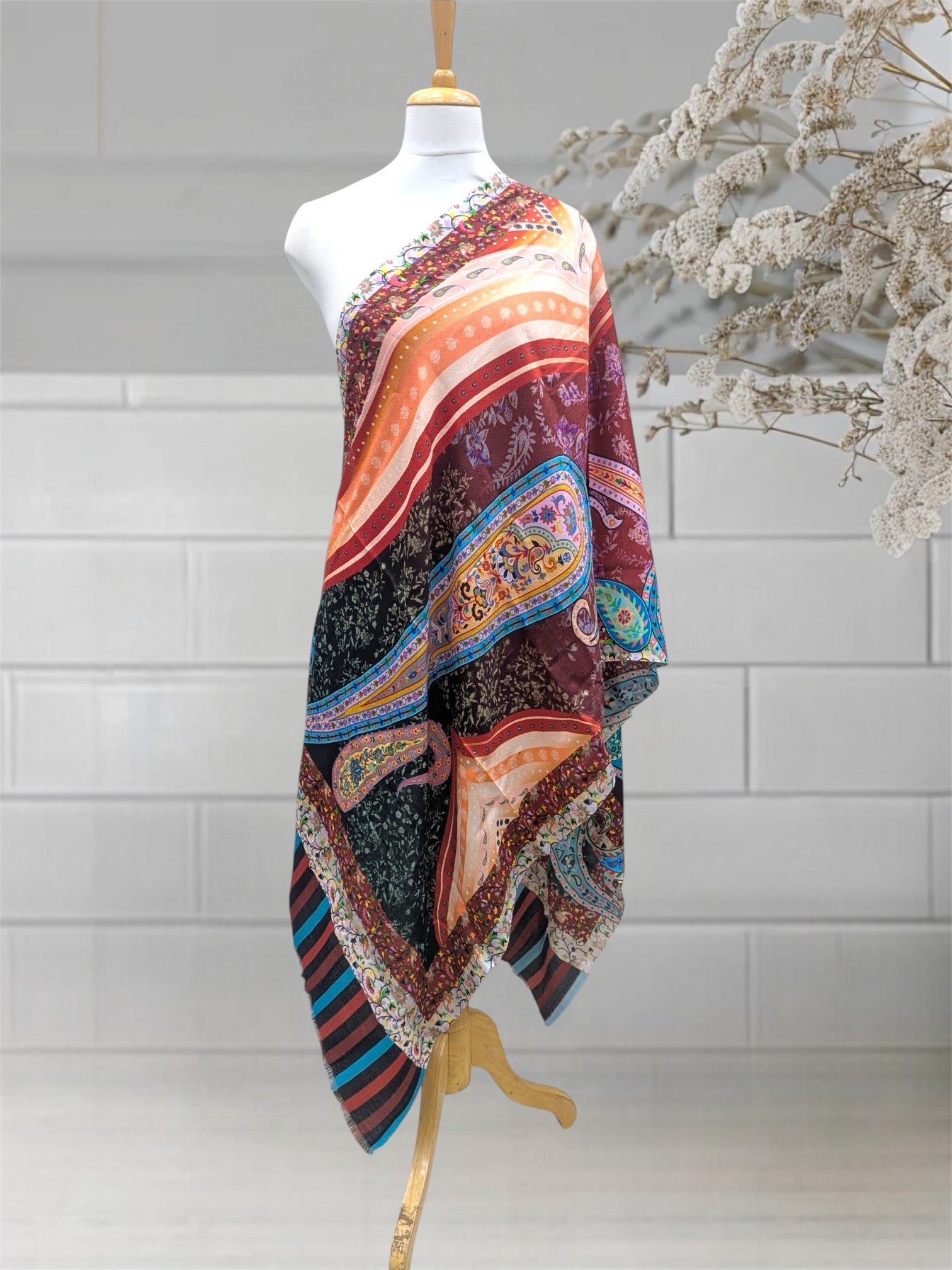 WOMEN'S WOOLEN STOLE
