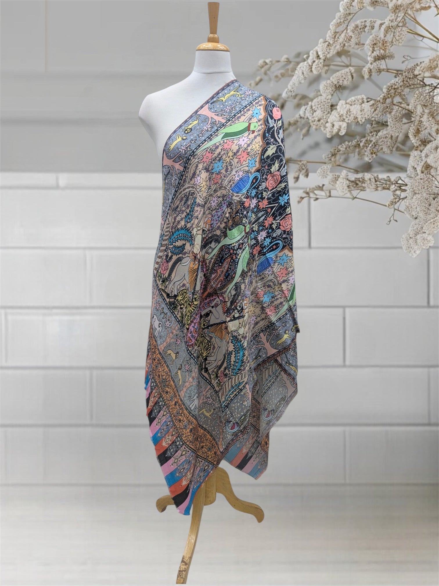 WOMEN'S WOOLEN STOLE