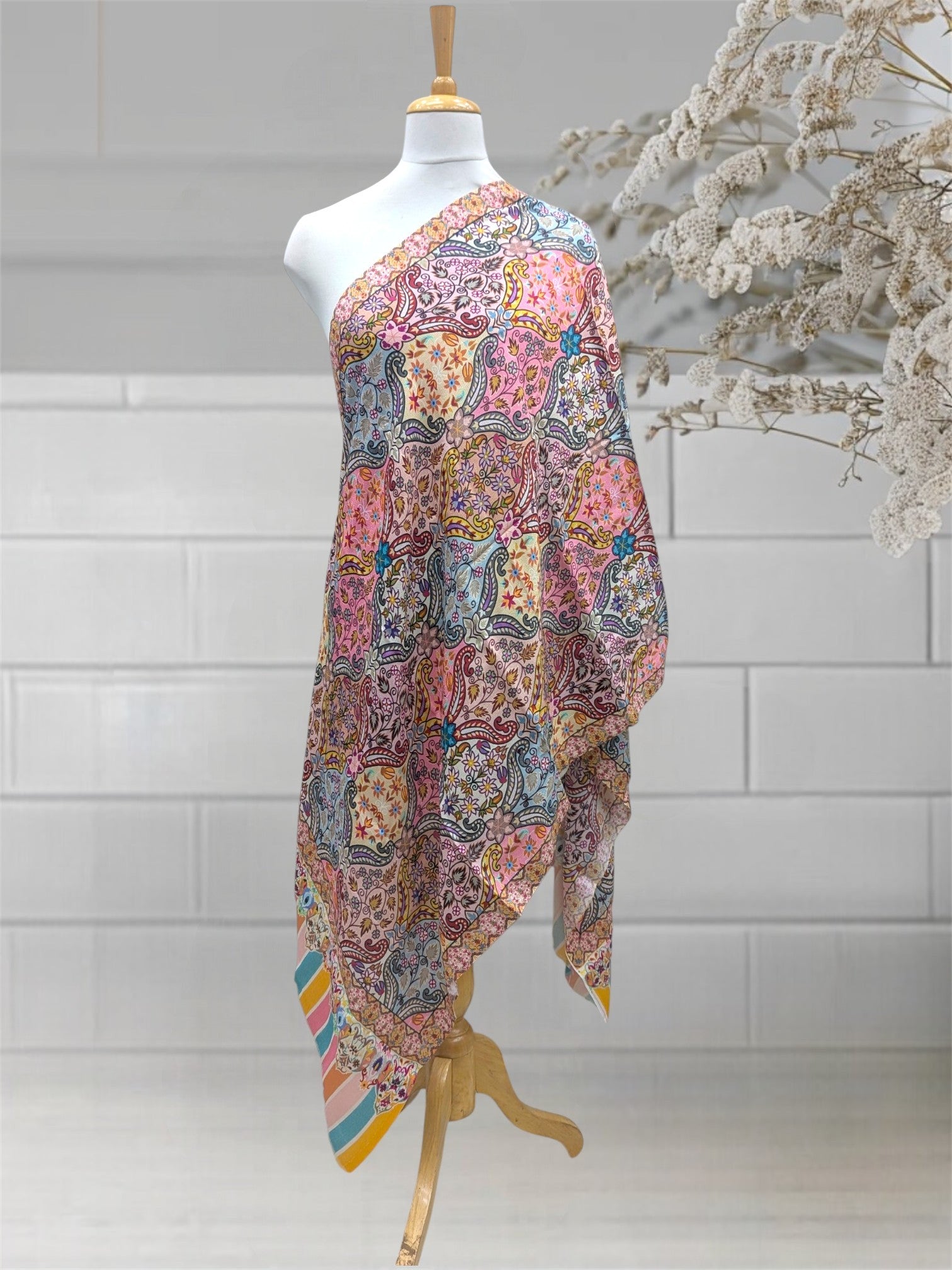 WOMEN'S WOOLEN STOLE