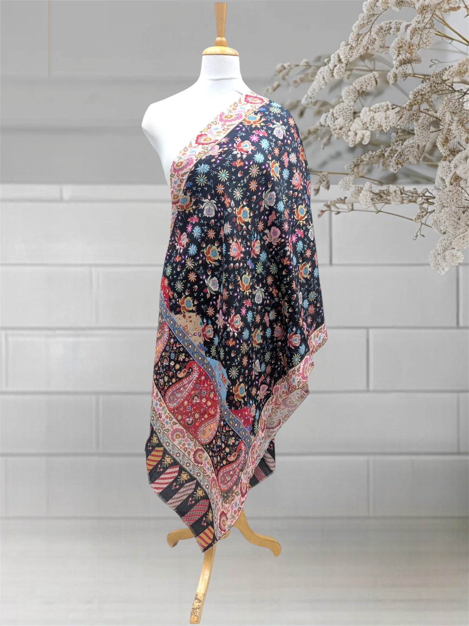 WOMEN'S WOOLEN STOLE