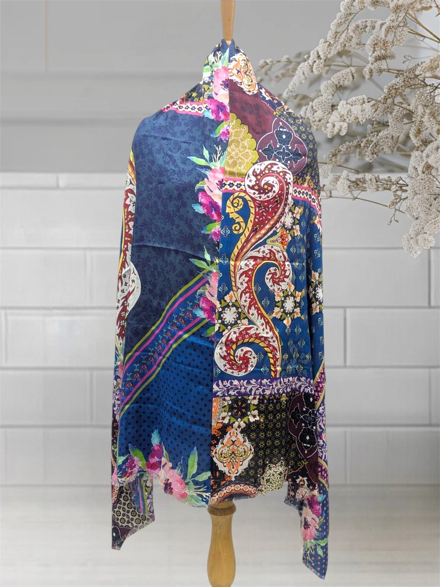 WOMEN'S WOOLEN STOLE