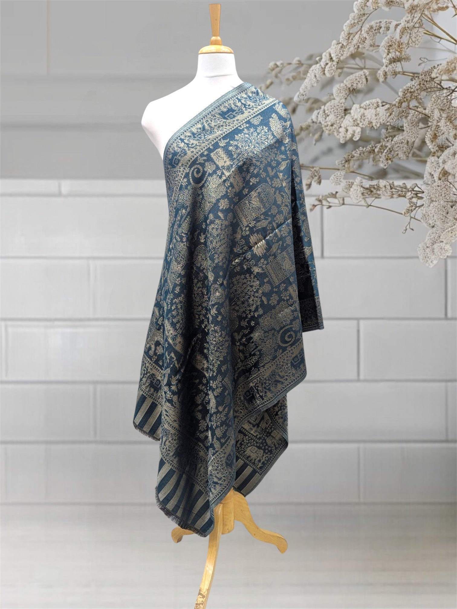 WOMEN'S WOOLEN STOLE