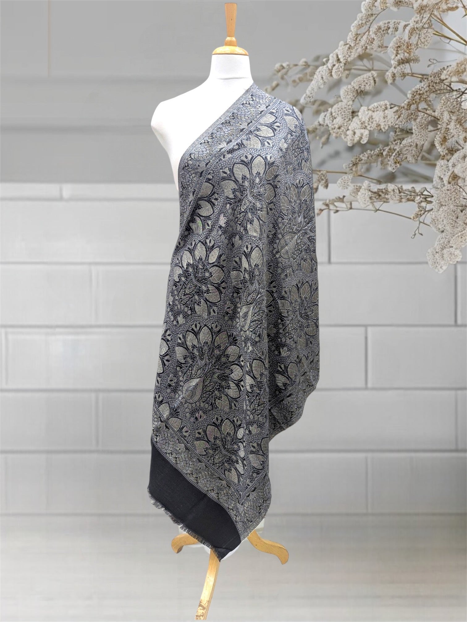 WOMEN'S WOOLEN STOLE
