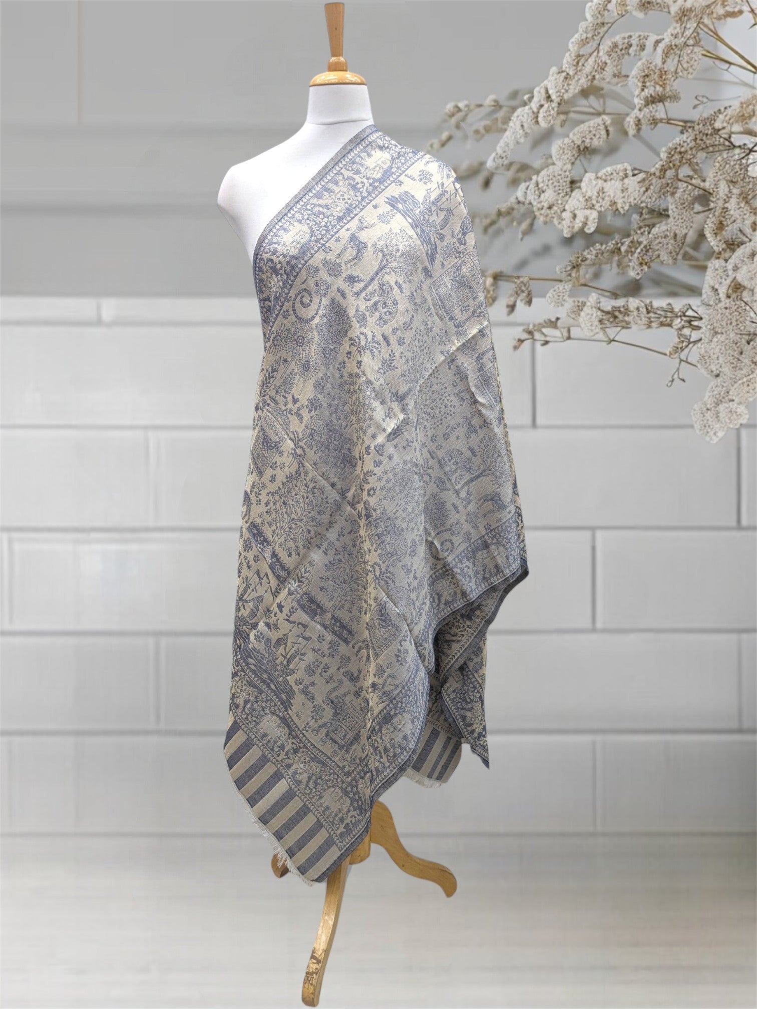 WOMEN'S WOOLEN STOLE