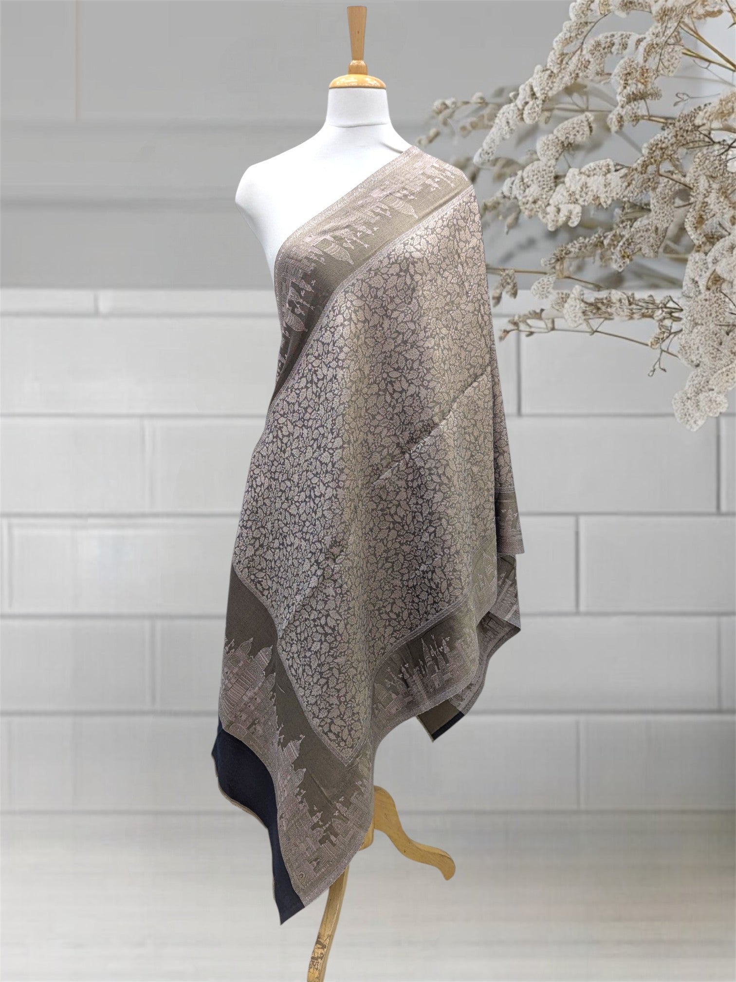 WOMEN'S WOOLEN STOLE
