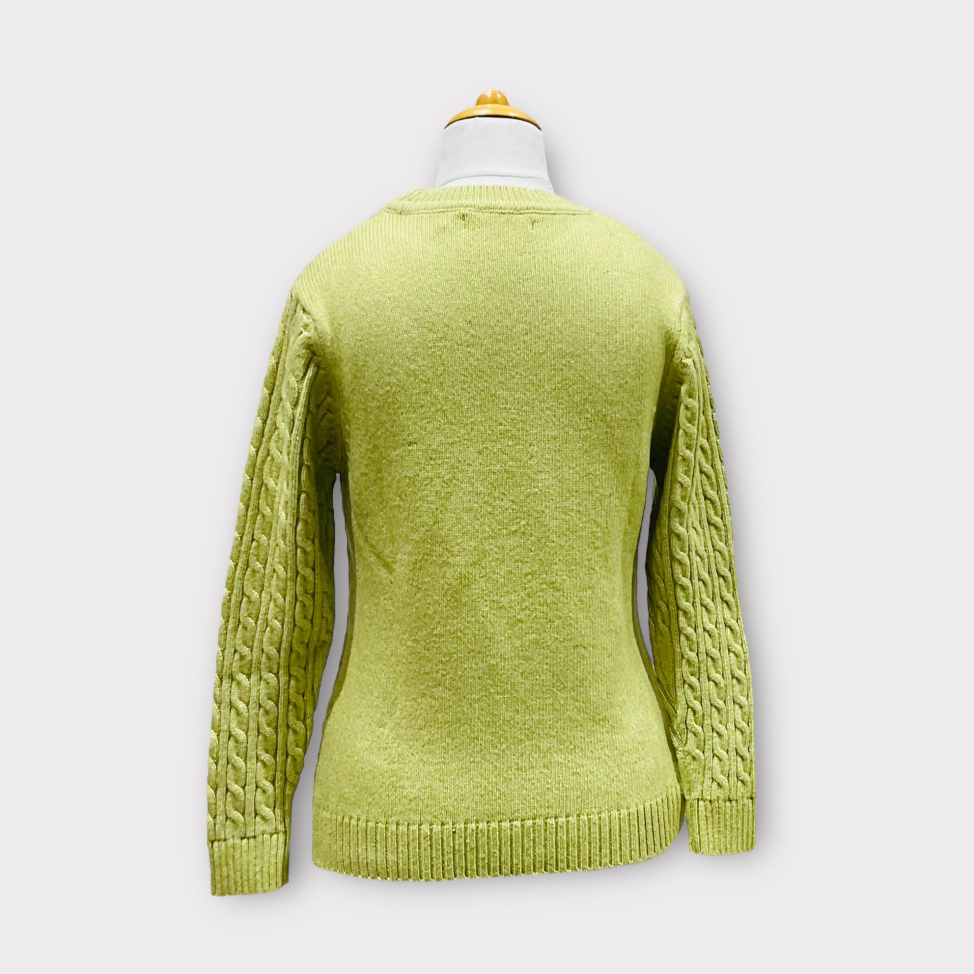 WOMEN ROUND NECK SWEATER