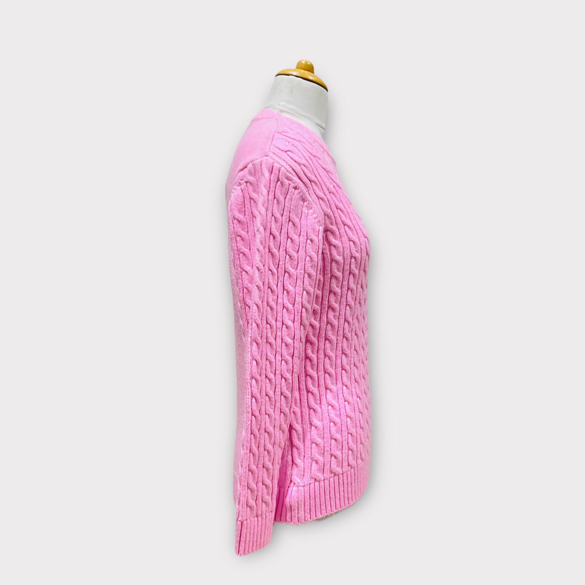 WOMEN ROUND NECK SWEATER