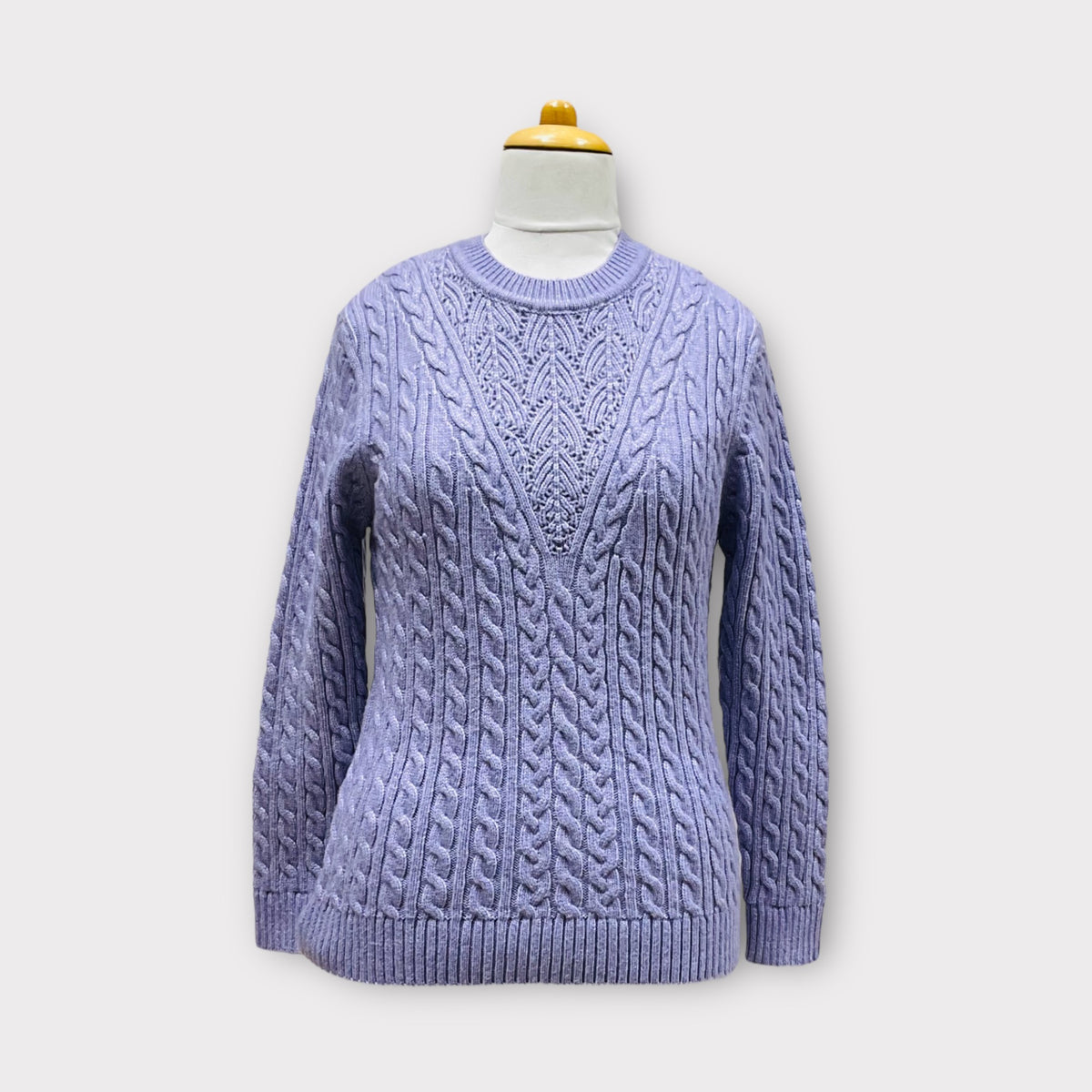 WOMEN ROUND NECK SWEATER