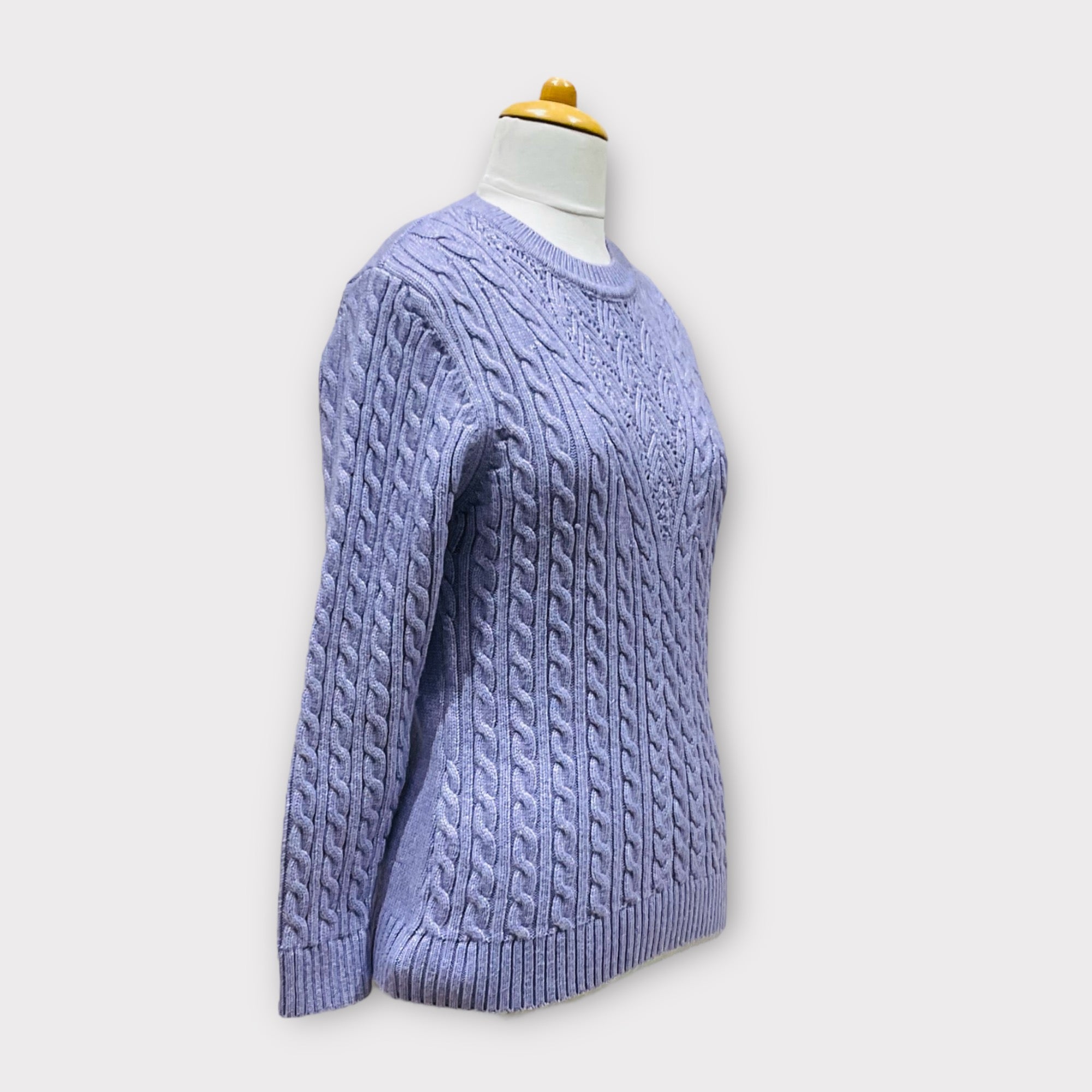 WOMEN ROUND NECK SWEATER