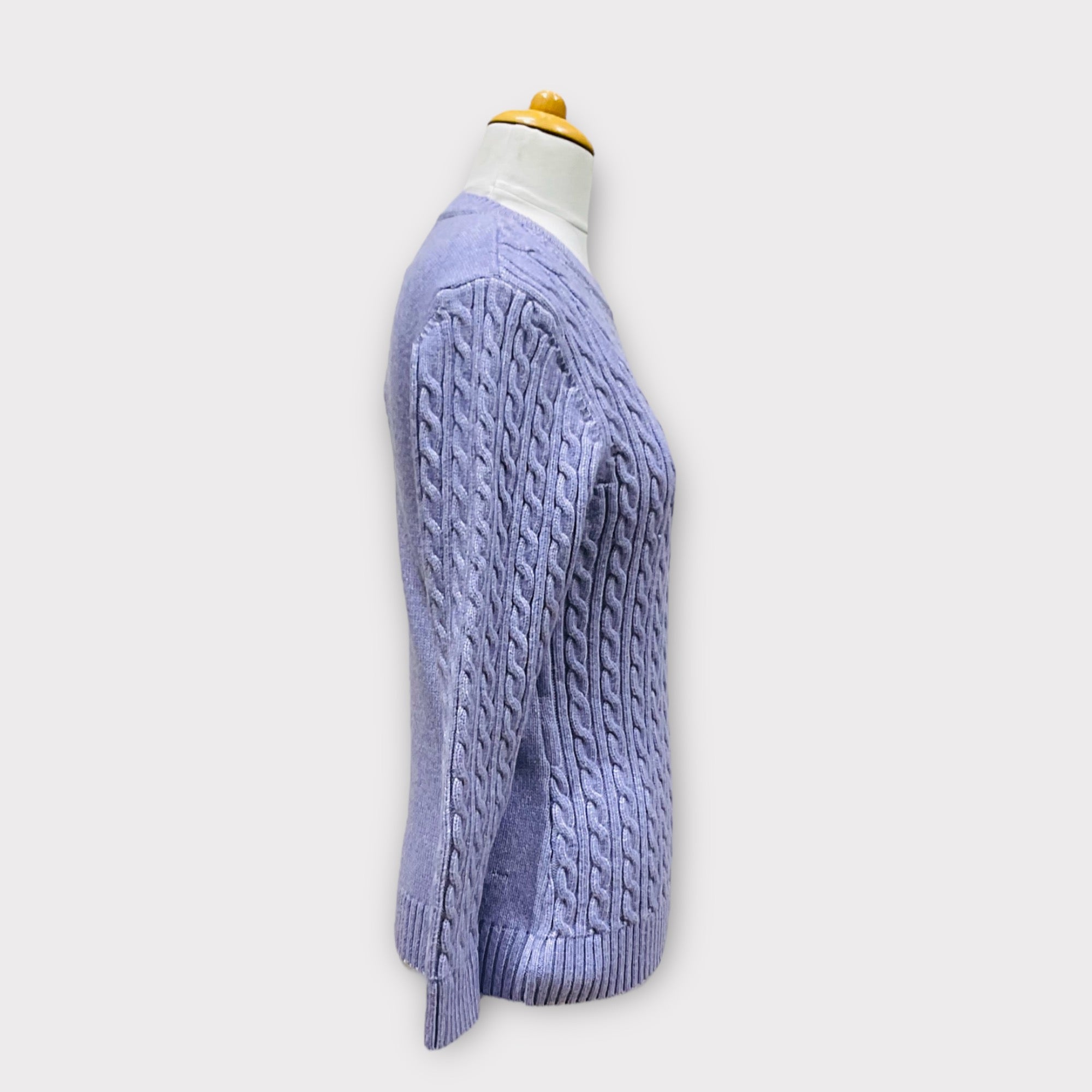 WOMEN ROUND NECK SWEATER