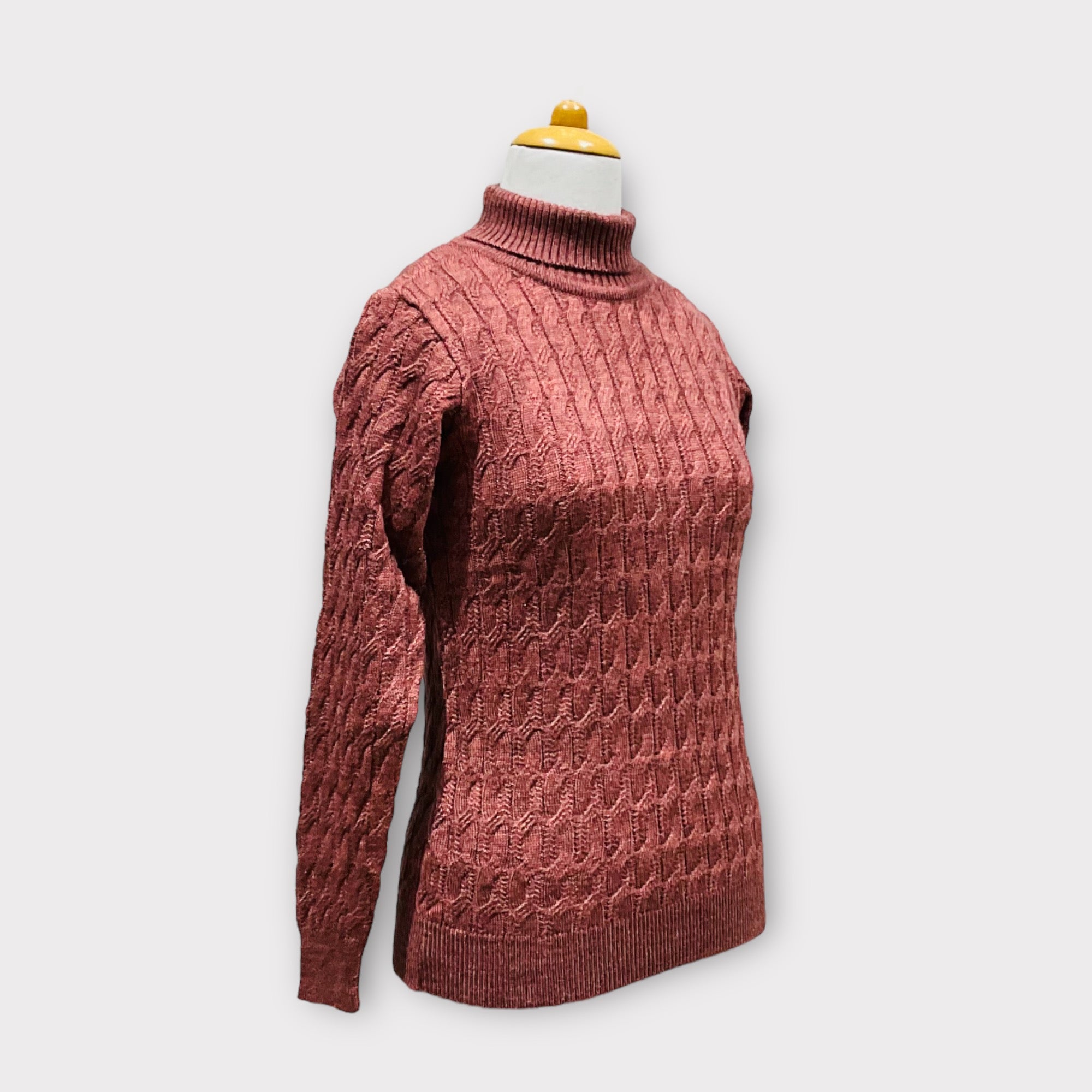 WOMEN ROUND NECK SWEATER