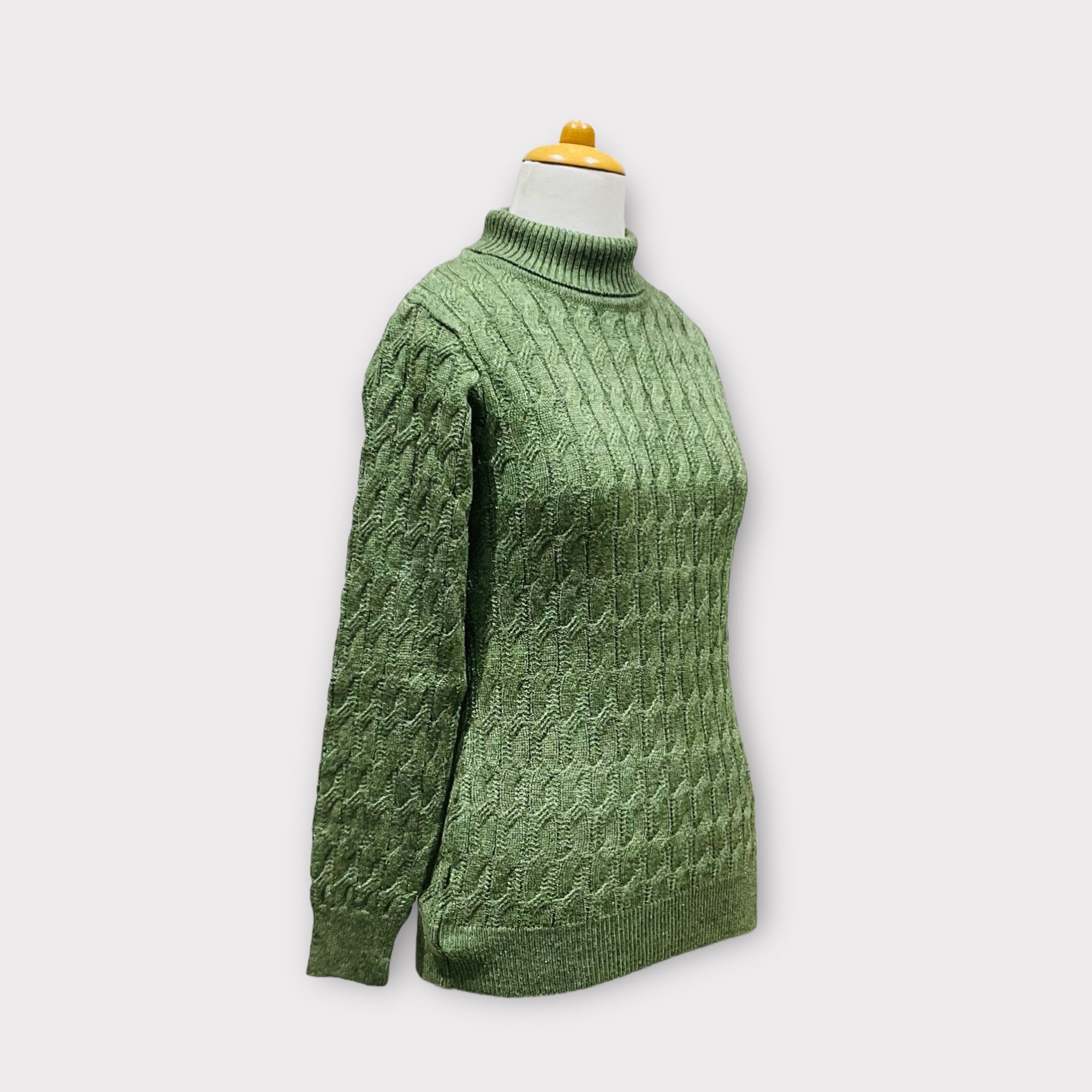 WOMEN ROUND NECK SWEATER
