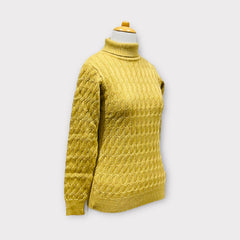 WOMEN ROUND NECK SWEATER