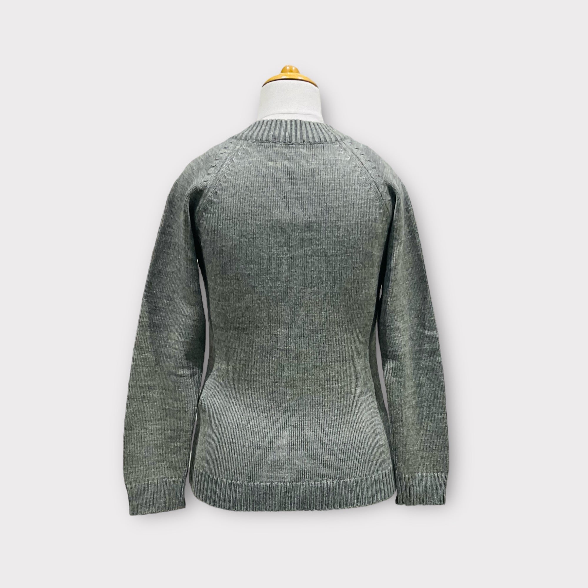 WOMEN  SWEATER