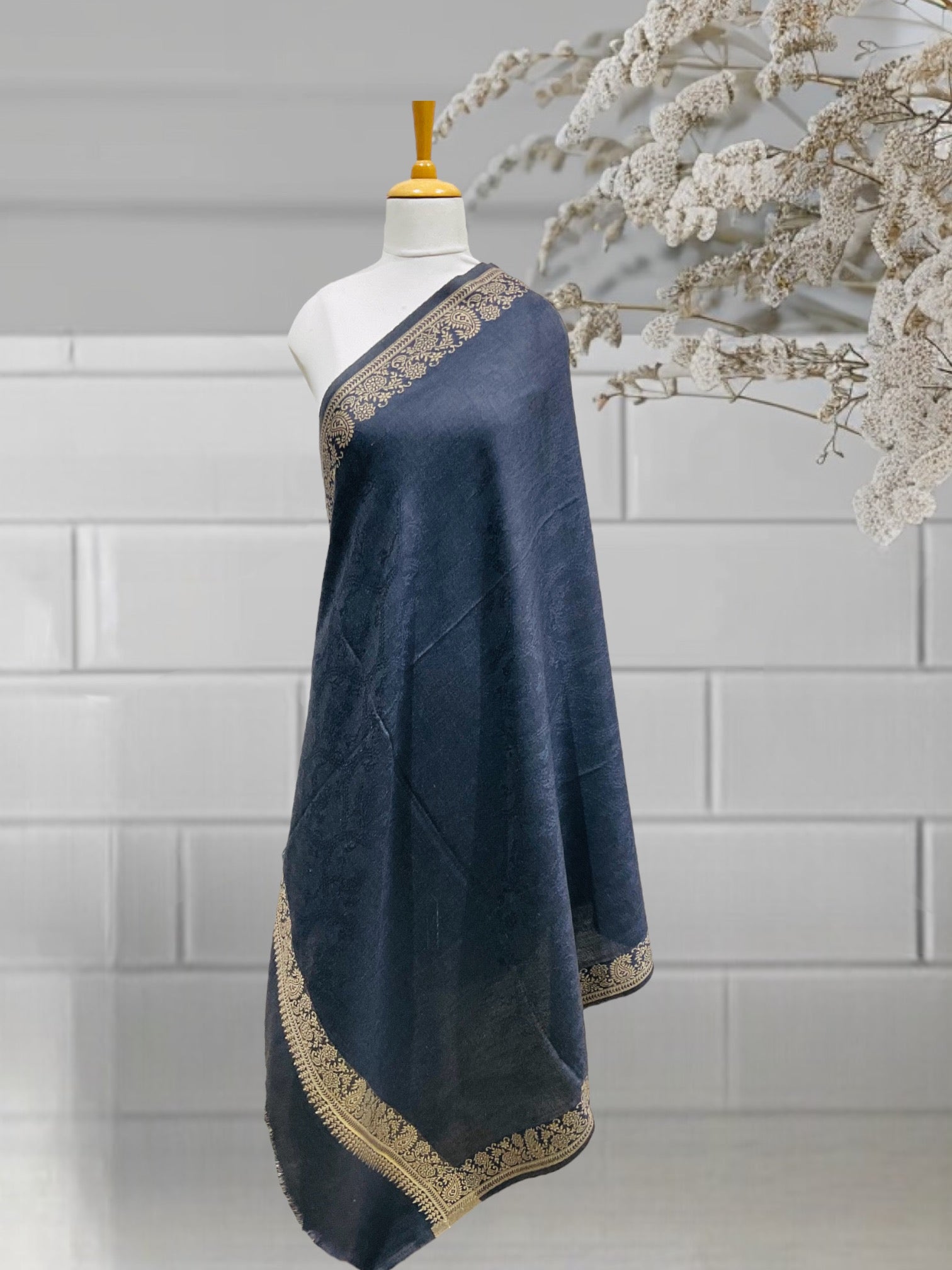 WOMEN SHAWLS